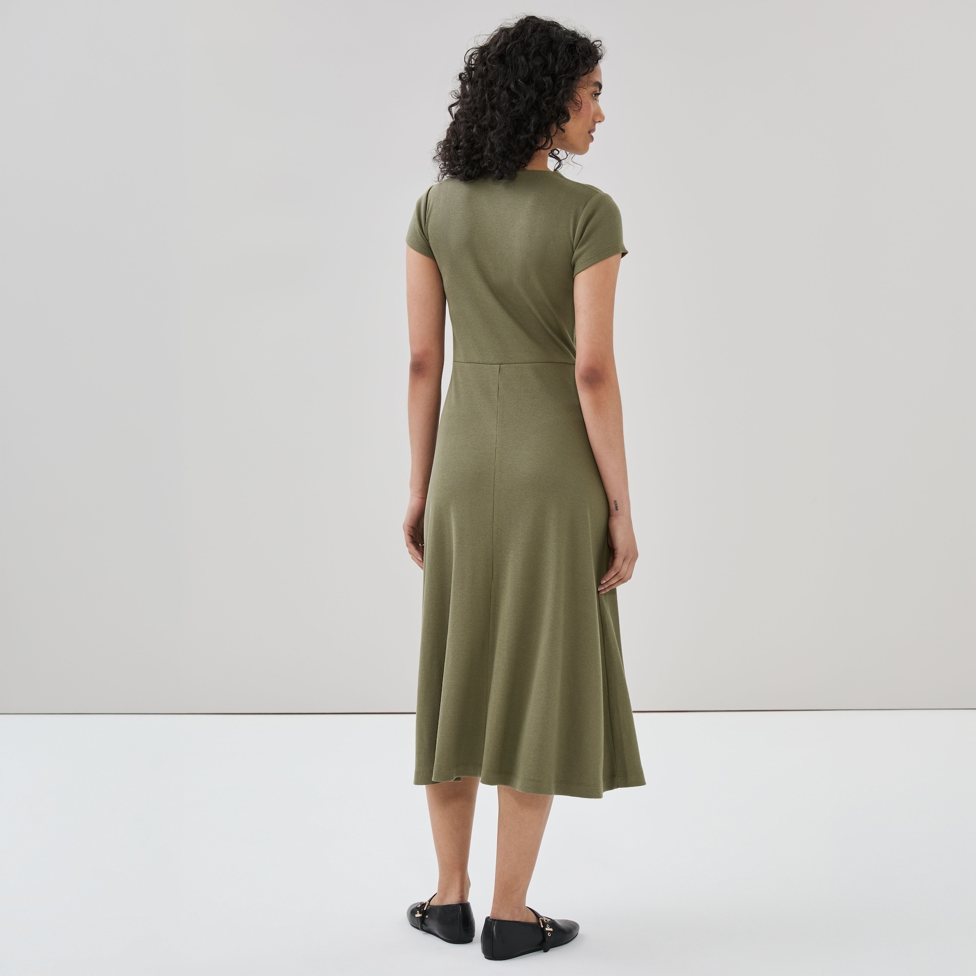 Robe midi boutonnée sur l’avant
