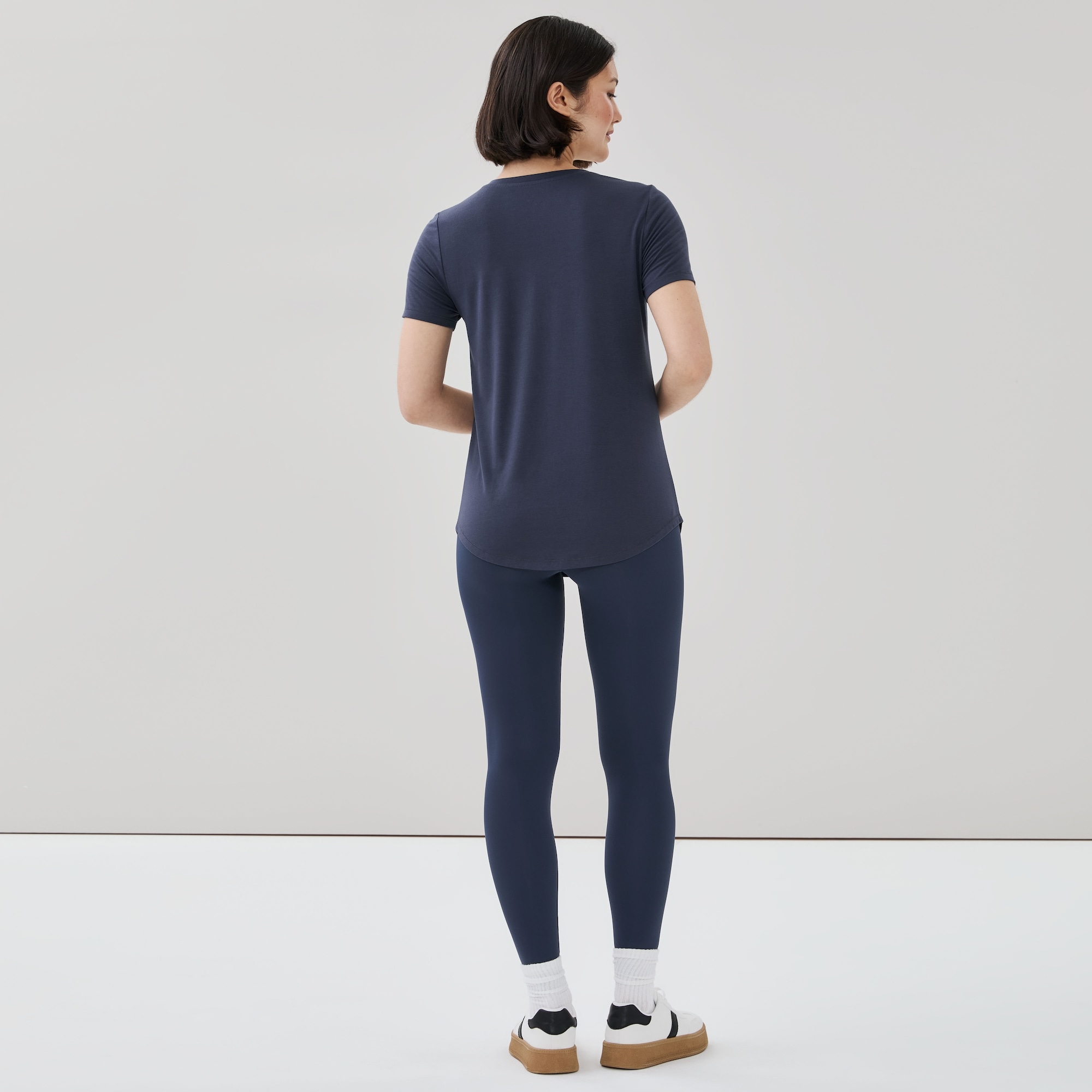 T-shirt sport à col en V