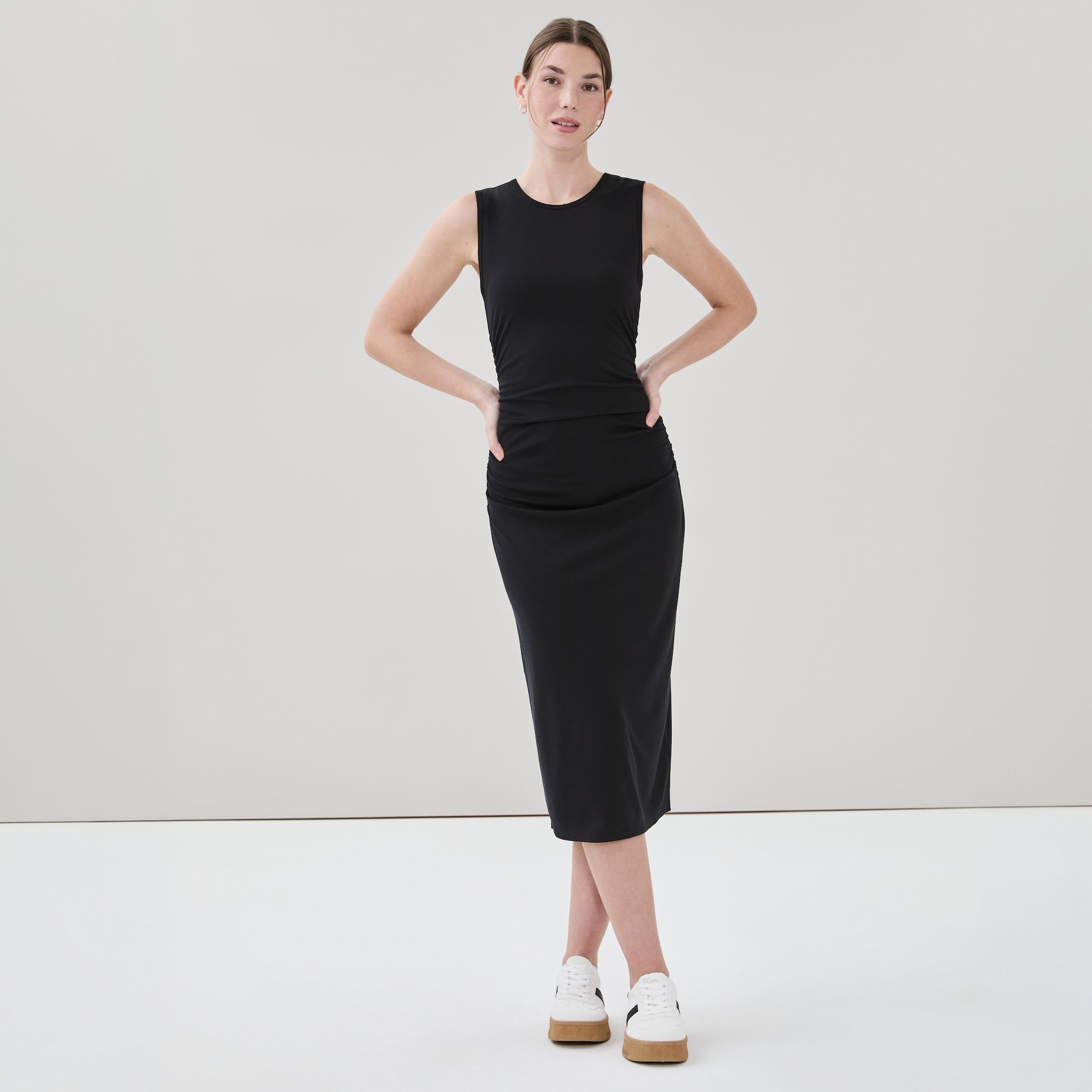 Robe midi sport à ruchés sur les côtés