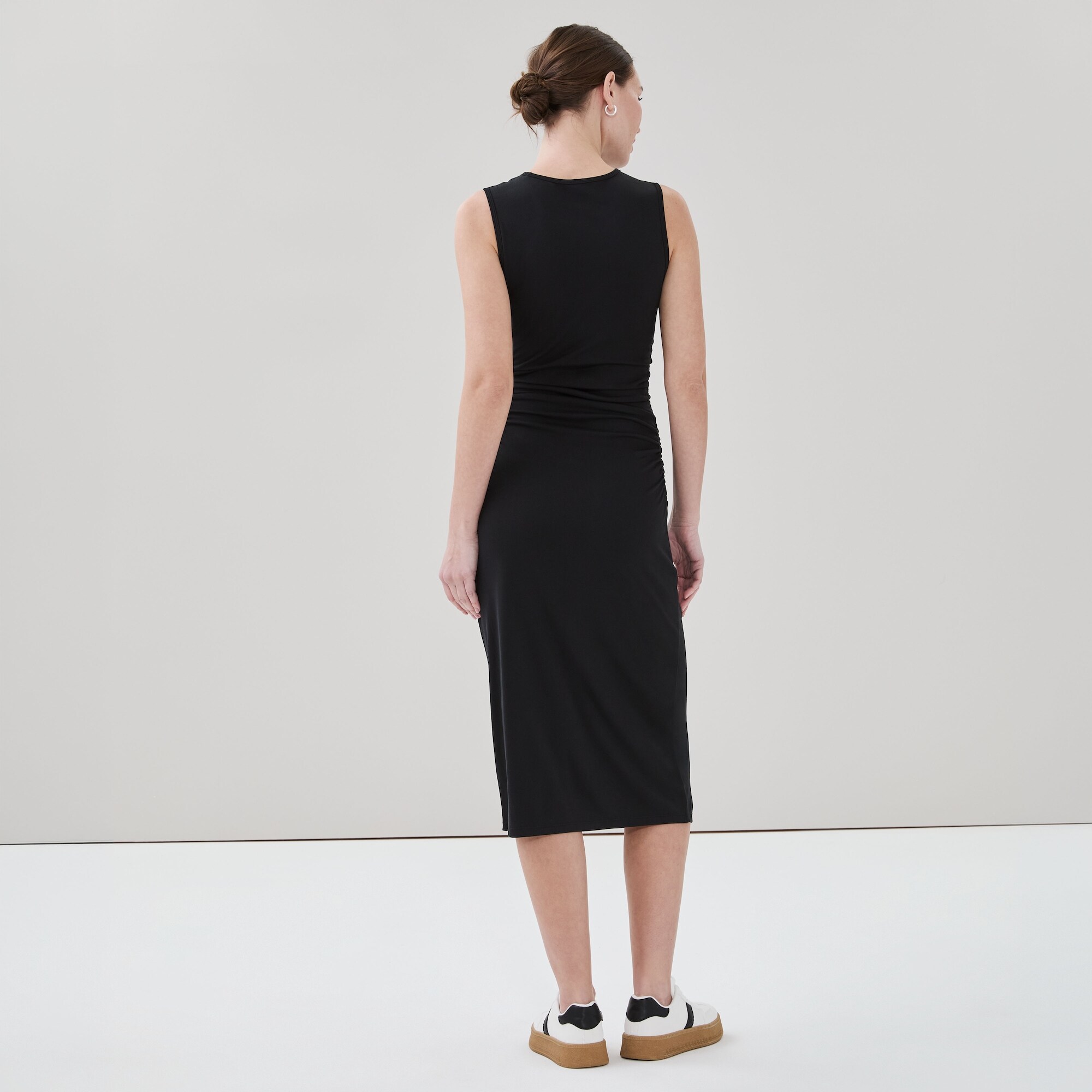 Robe midi sport à ruchés sur les côtés