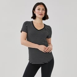 Joe Fresh T-shirt sport rayé à col en V 1 ea, 16,00 $/1ch