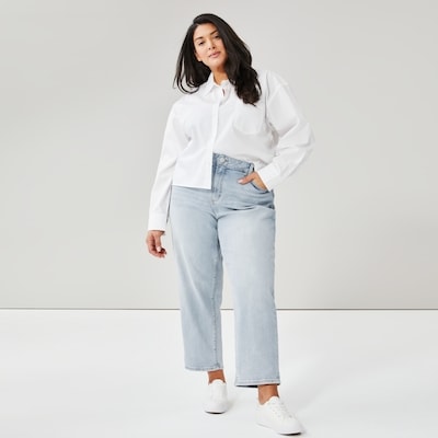 Women+ Light Wash Relaxed Fit Jean - Light Wash