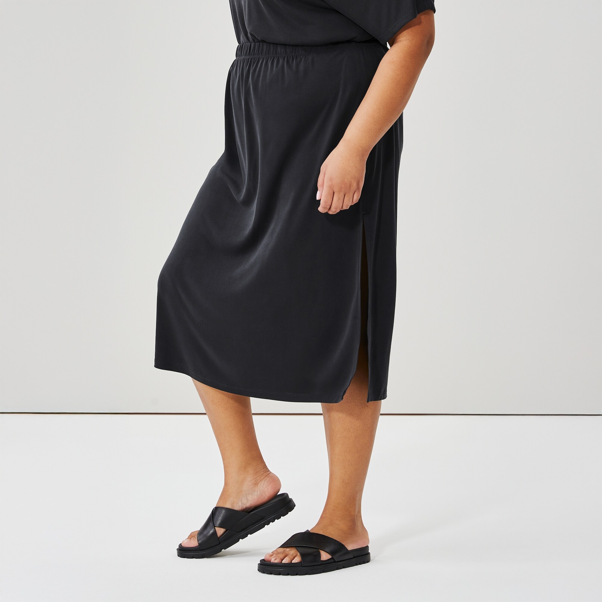 Women+ Sandwash Midi Skirt in JF Black from Joe Fresh