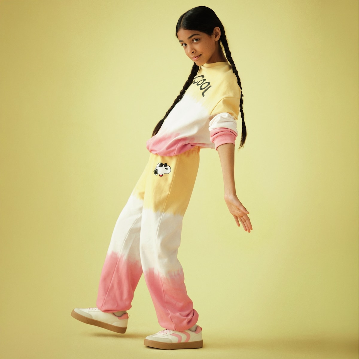 Kid Girls' Peanuts Dip-Dye Graphic Joggers