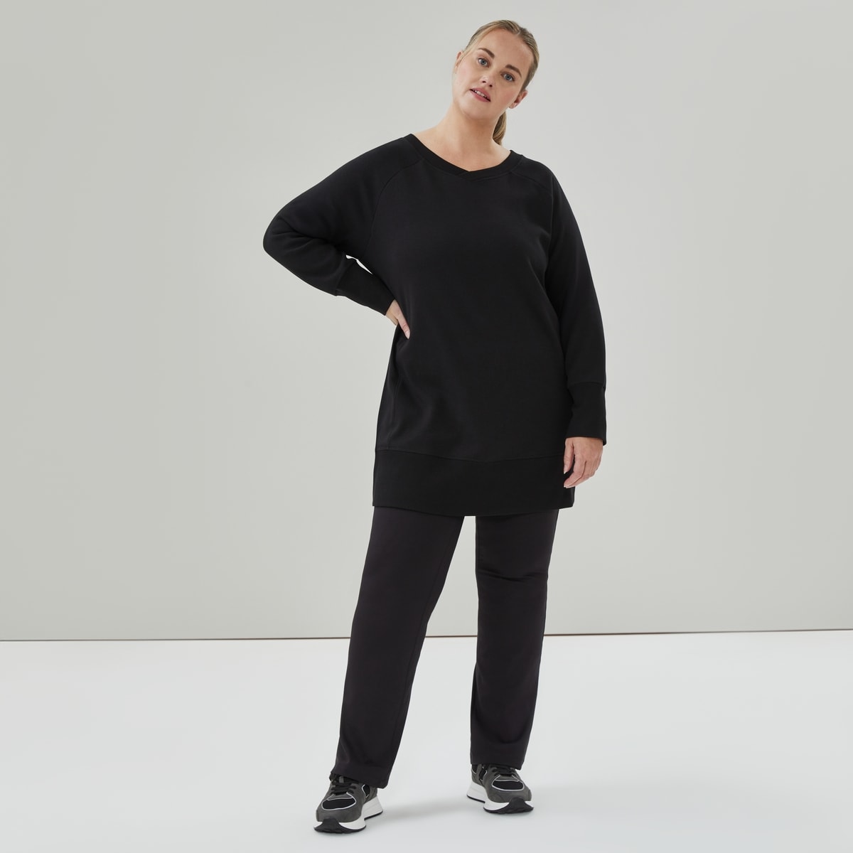 Women+ Active Fleece V-Neck Sweatshirt - Black