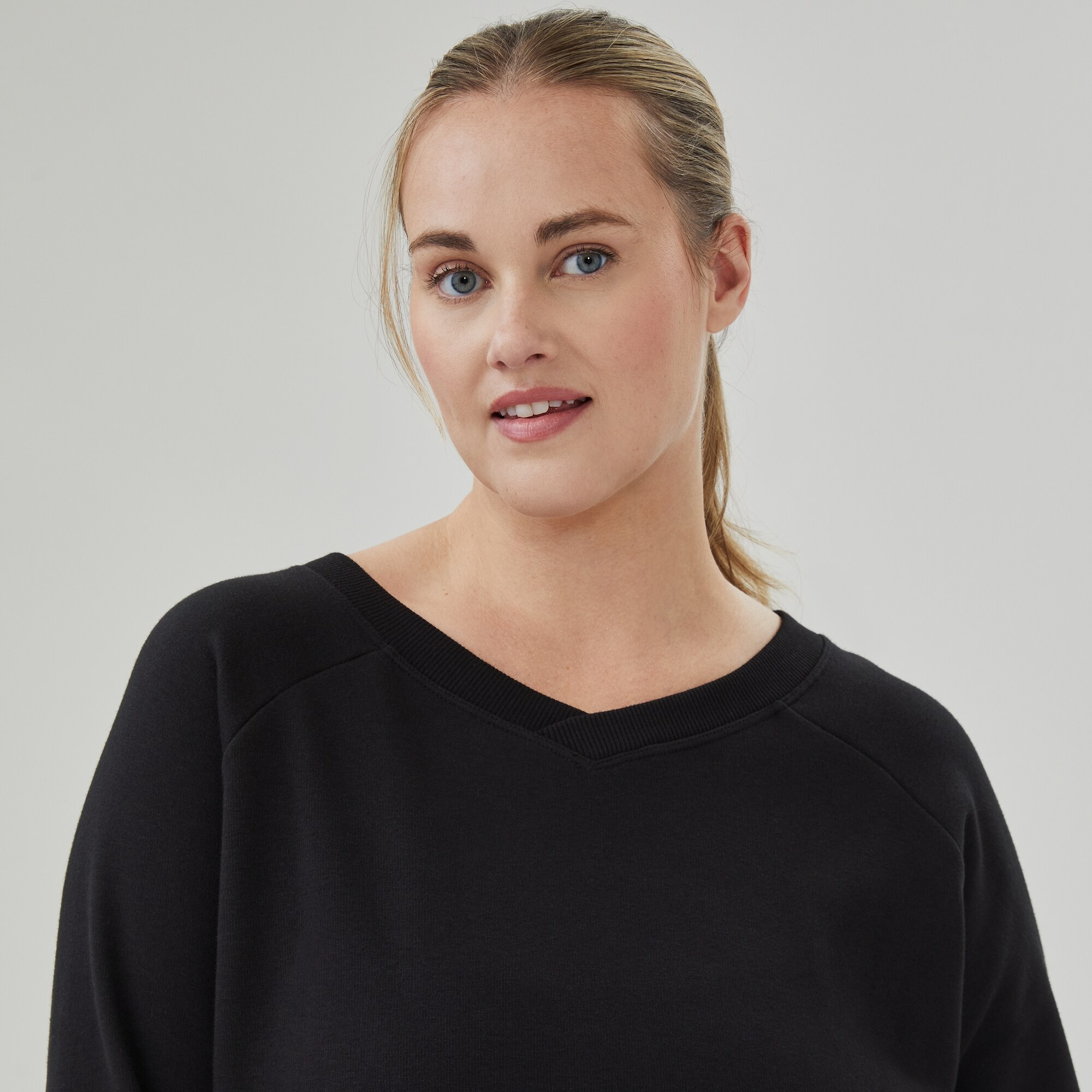 Chandail sport en molleton à col en&nbsp;V Femmes+