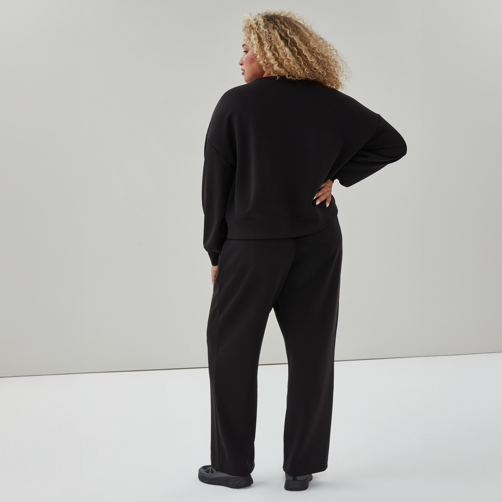 Women+ SoftWash Cropped Sweatshirt
