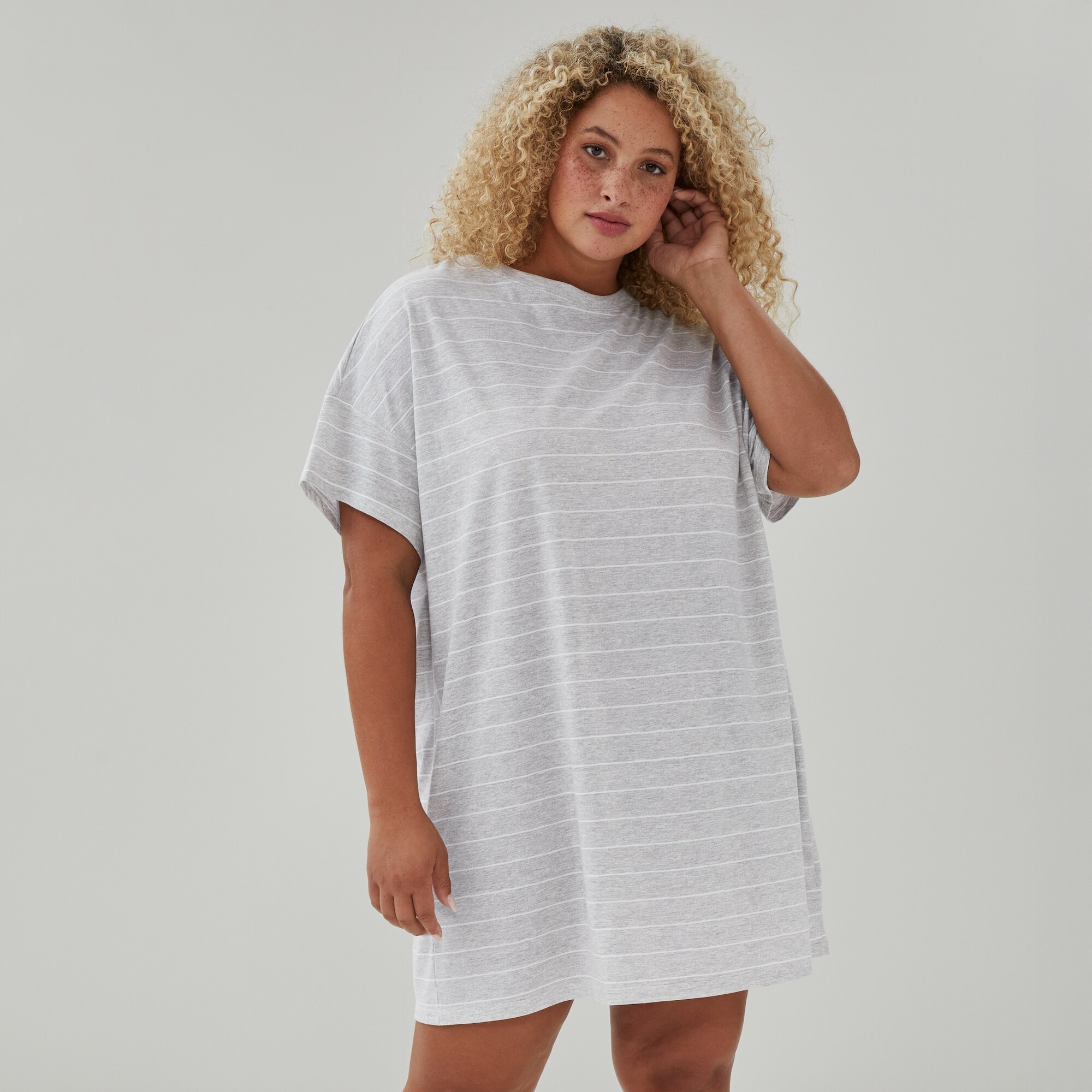 Robe de nuit ample rayée Femmes+