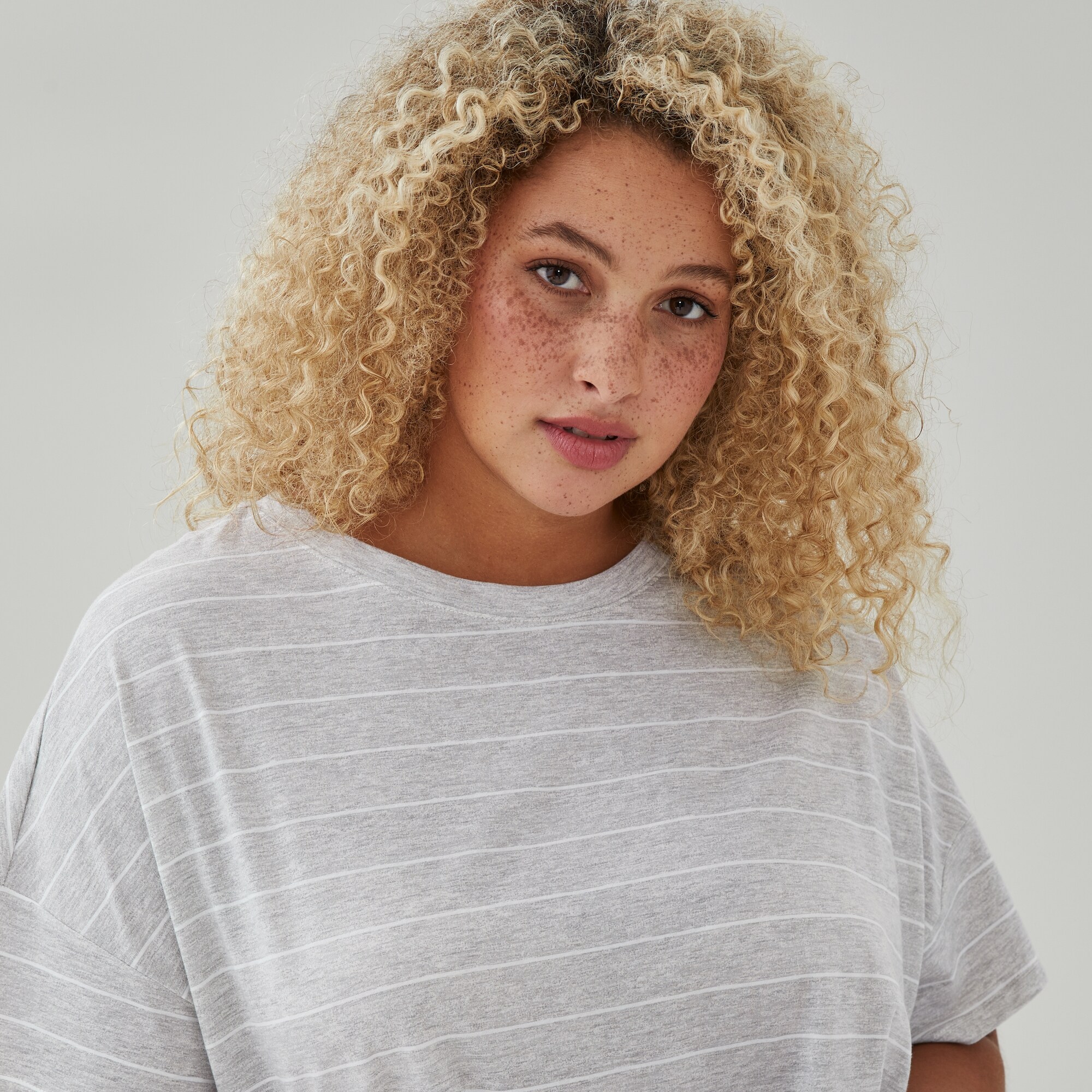 Robe de nuit ample rayée Femmes+