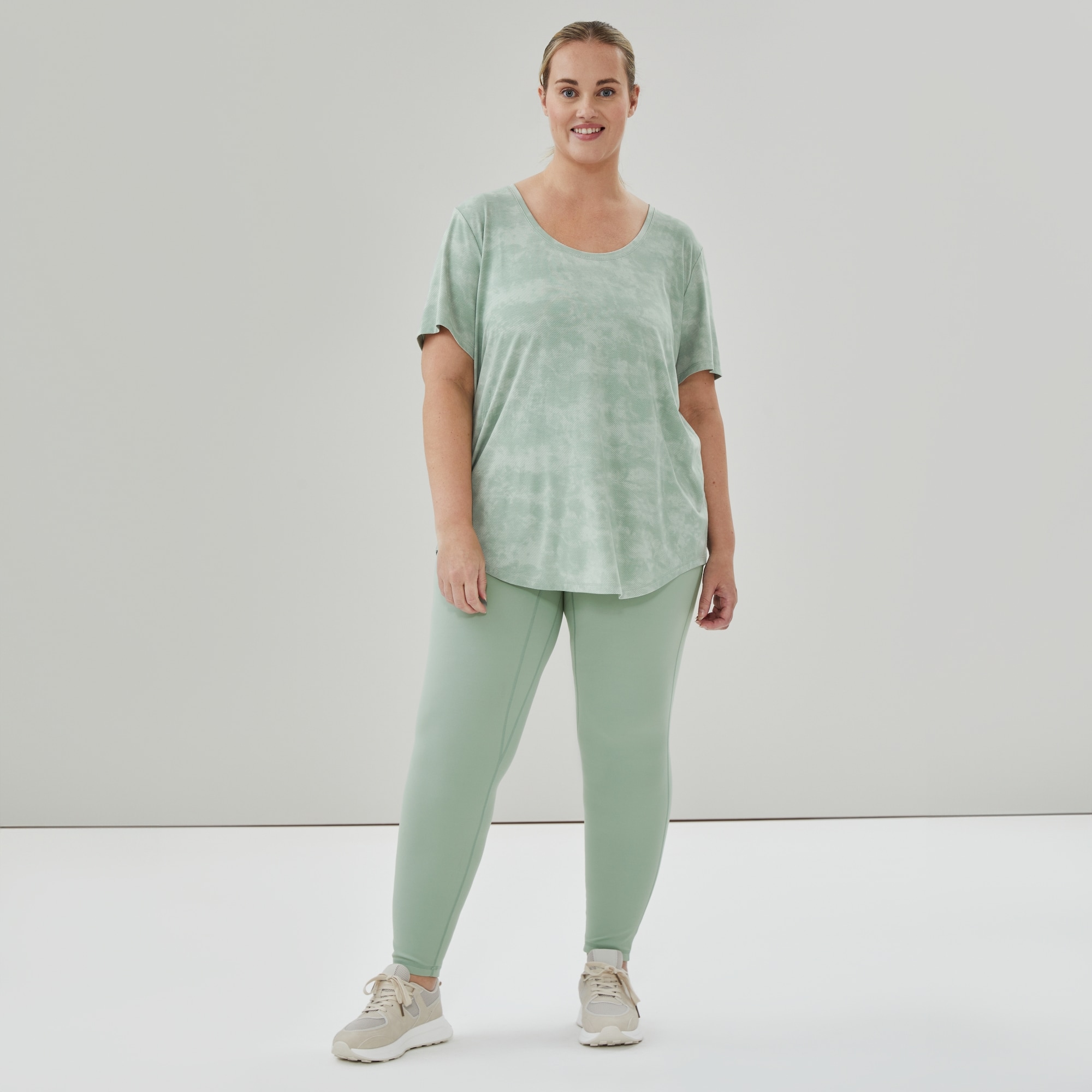 Women+ Active Scoop Neck T-Shirt