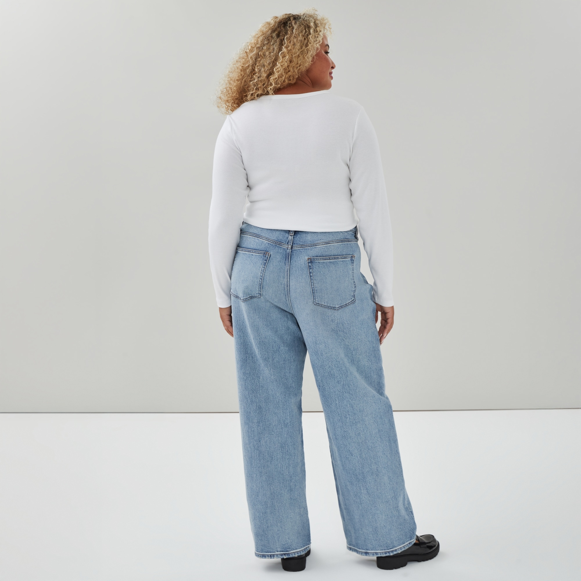 Jean délavé moyen à taille haute et à jambe large