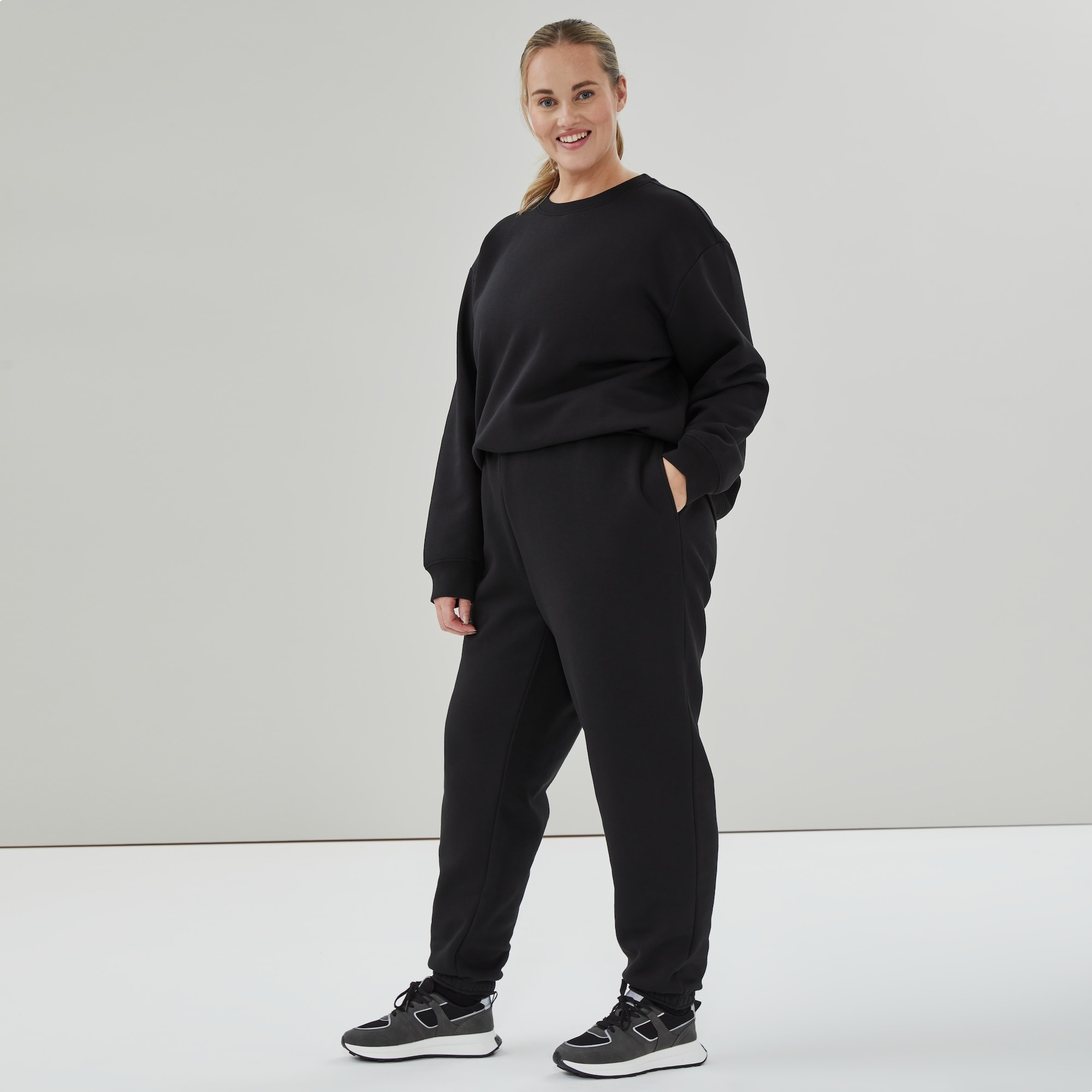 Women+ CozyFleece Relaxed Sweatpants