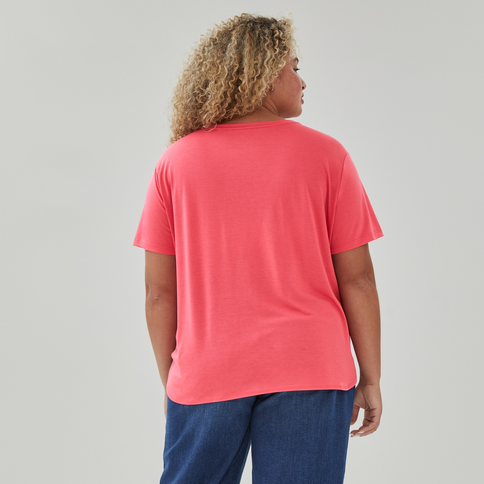 T-shirt à col en V Femmes+