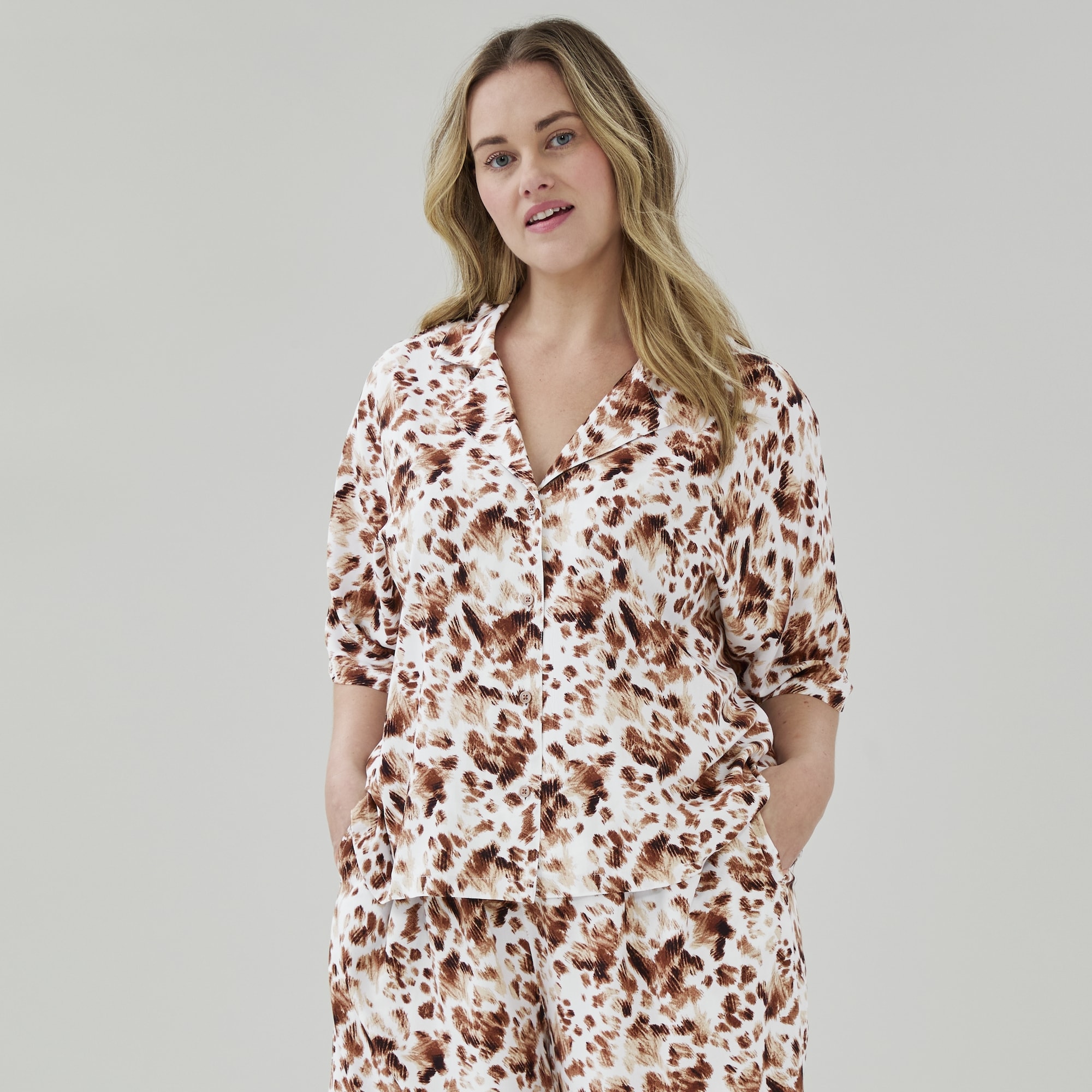 【新品未使用】WEARLNESS Linen Sleeping Shirts Women+ Printed Sleep Shirt in Light Brown from Joe Fresh
