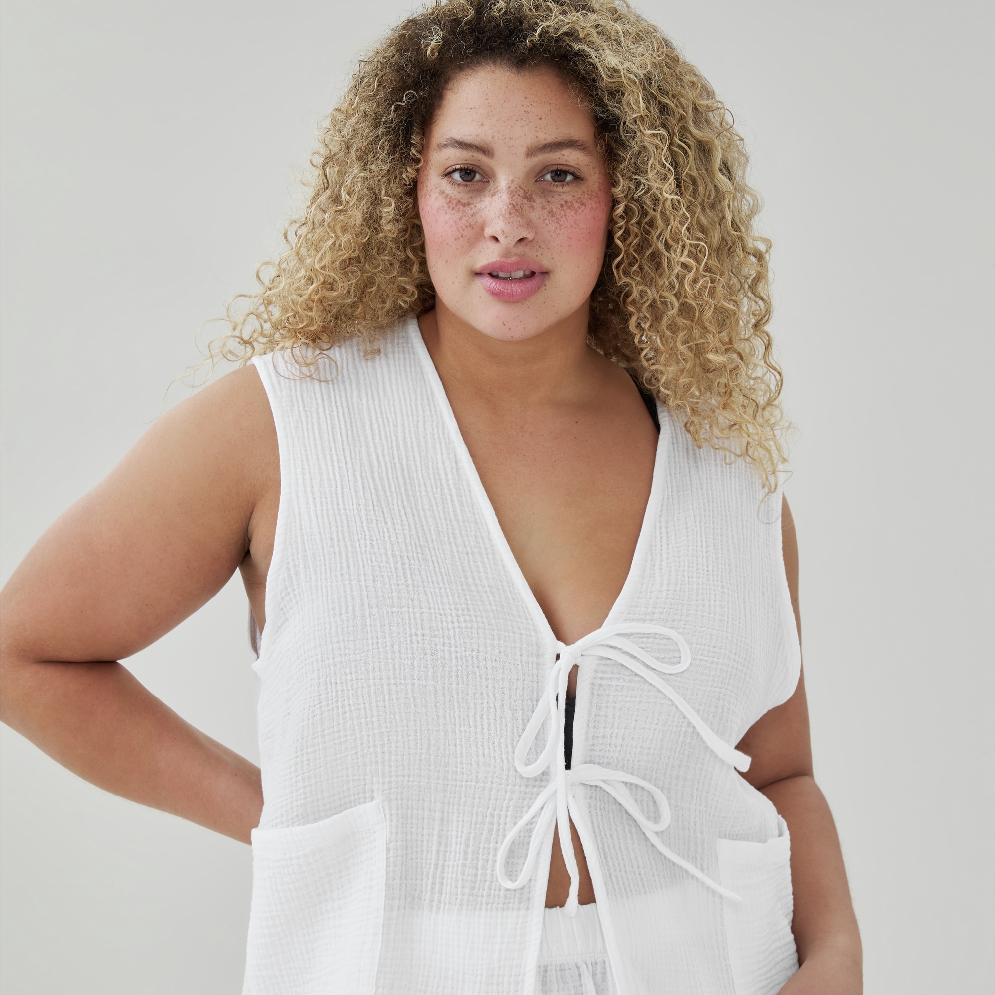 Women+ Crinkle Gauze Tie Top in White from Joe Fresh