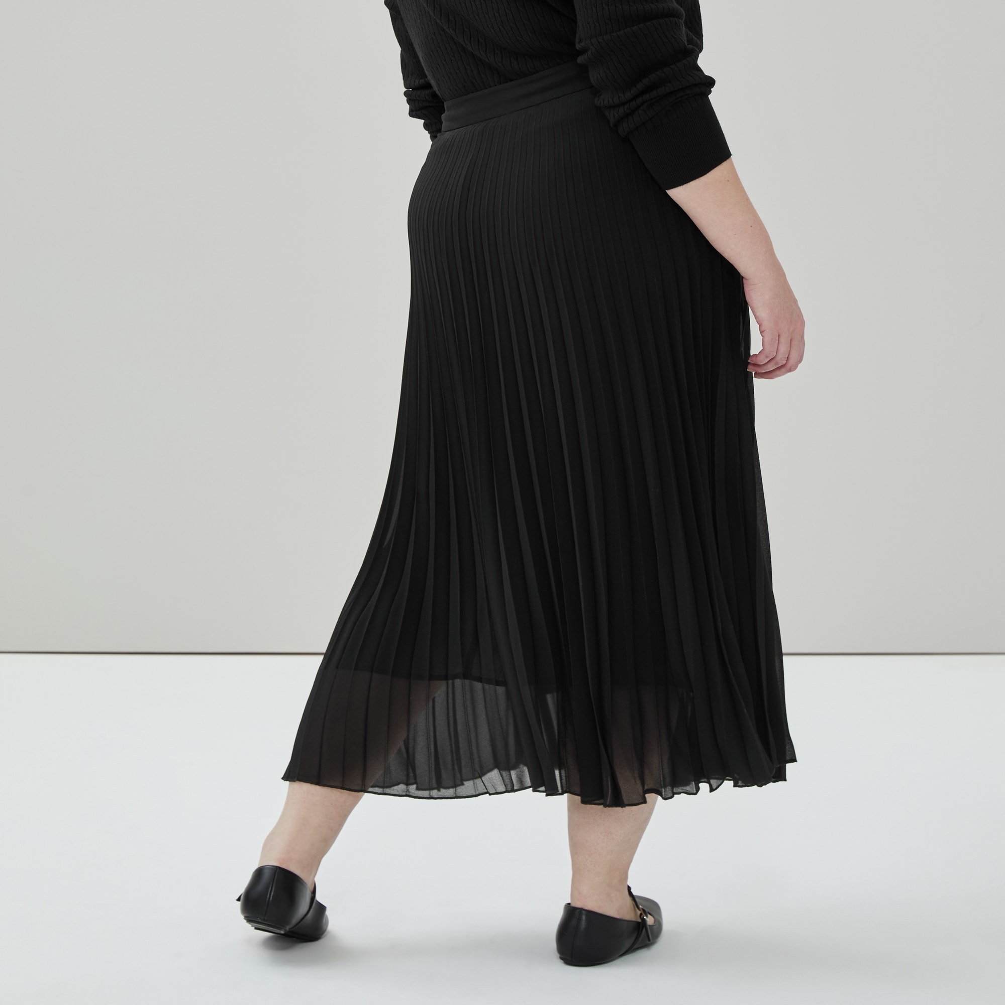 Women+ Pleated Midi Skirt in JF Black from Joe Fresh