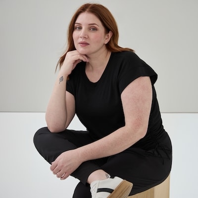 T-shirt court en micro-ratine bouclée Femmes+ - Noir