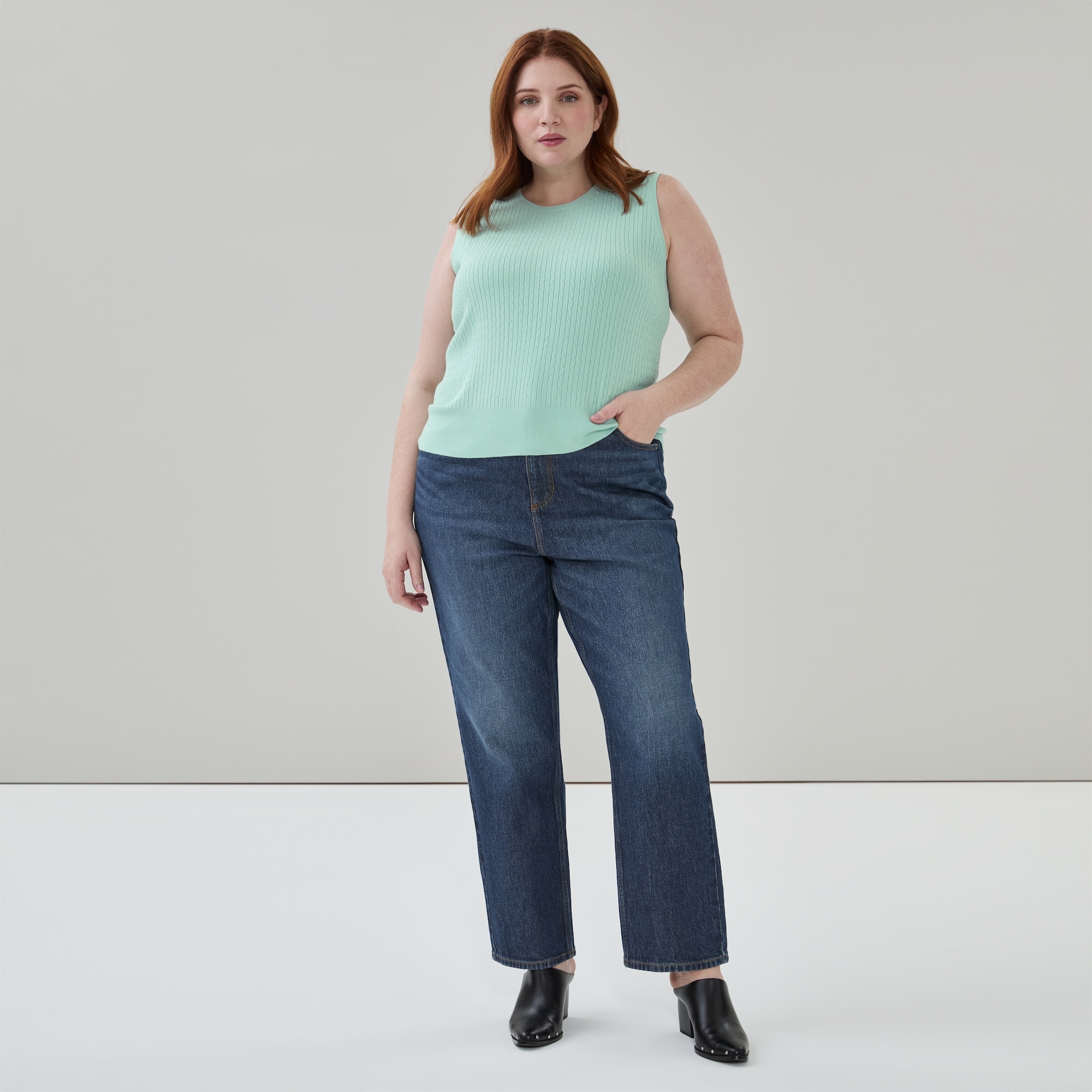 s6wp068632_aqua_on_figure_forw