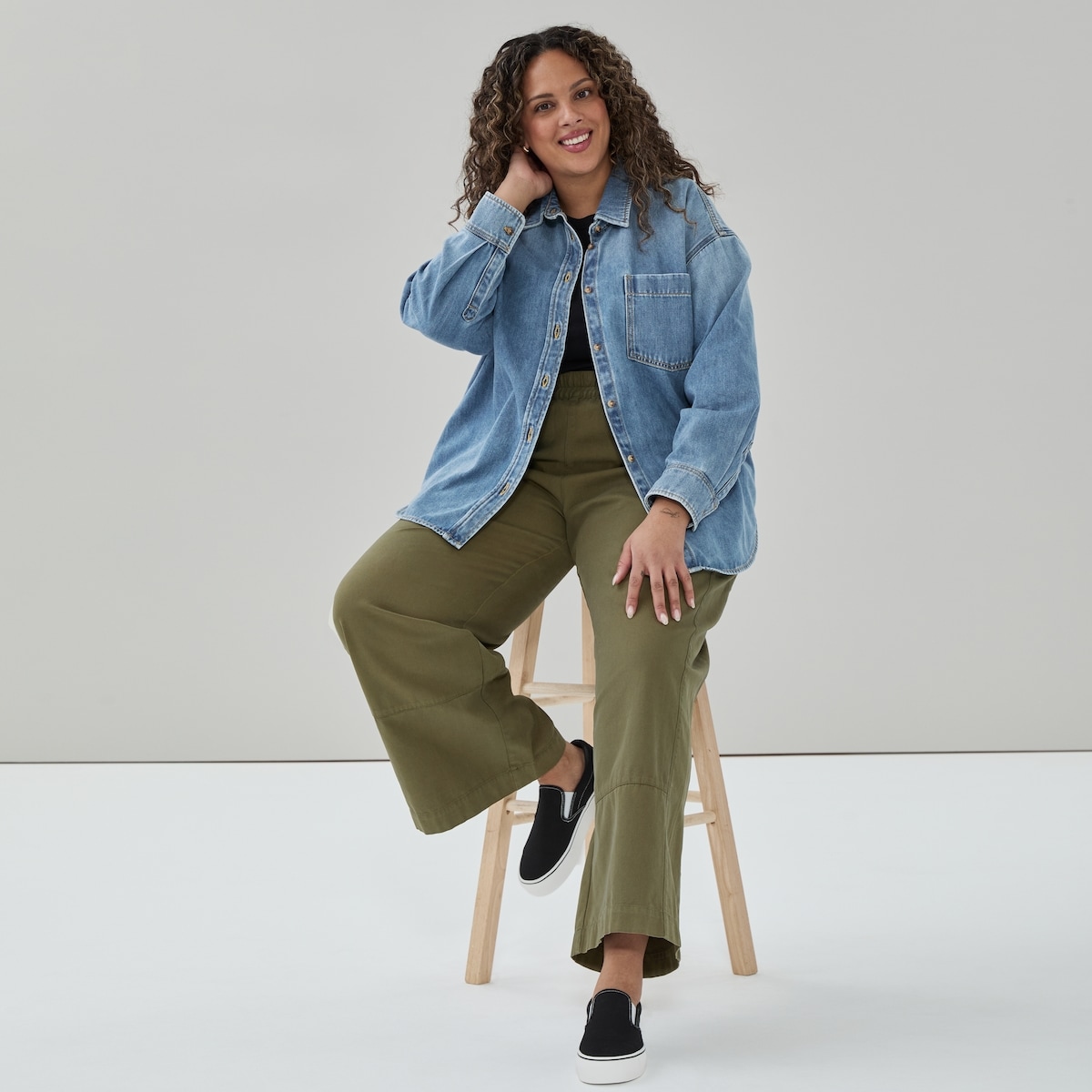 Chemise surdim.  manche longue en denim Femmes+