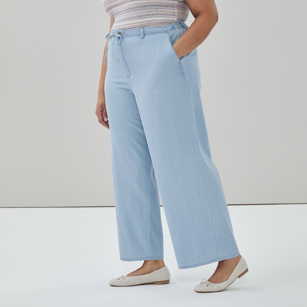Women+ Light Wash Pull-On Pant