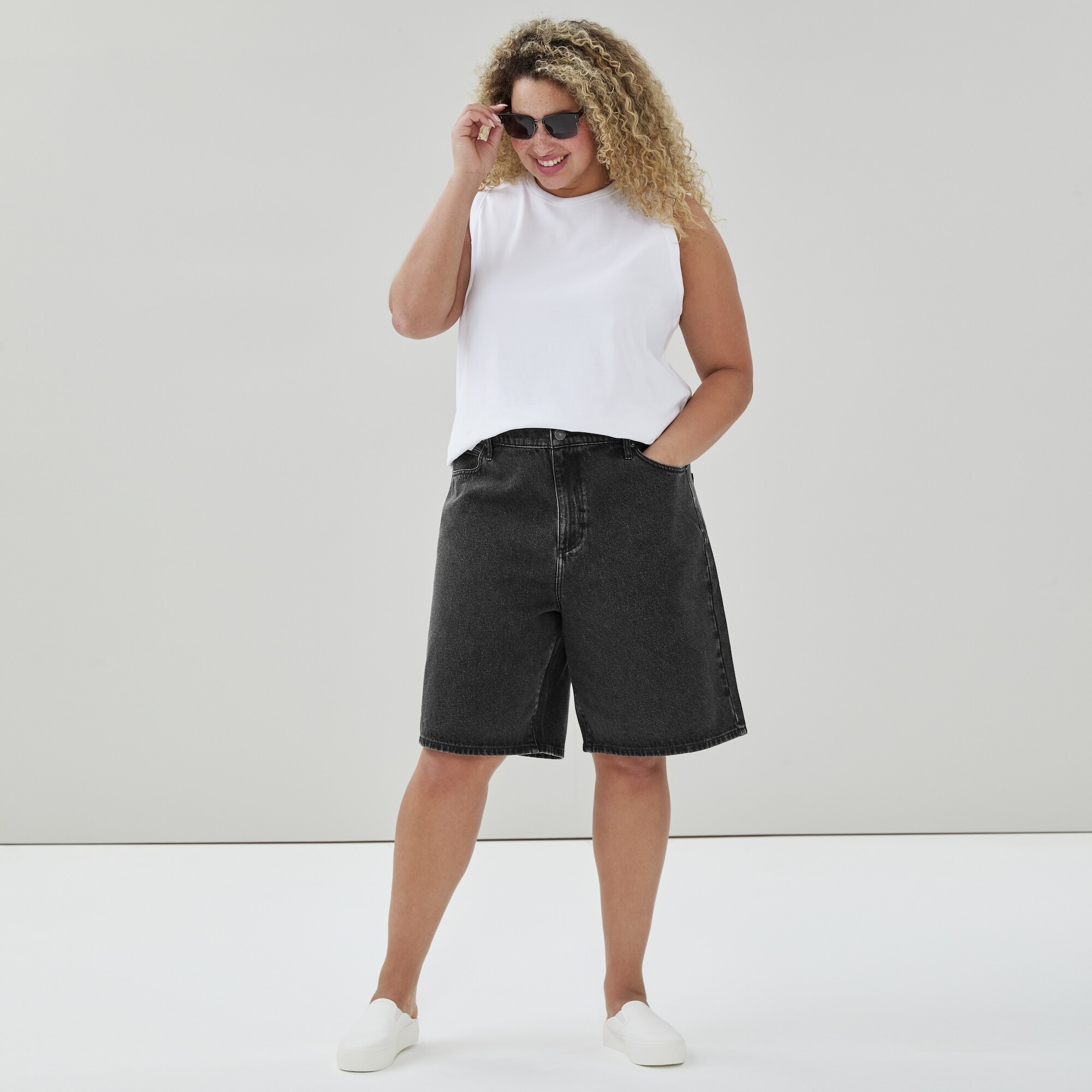Women+ Dark Wash Baggy Denim Jort in Black from Joe Fresh