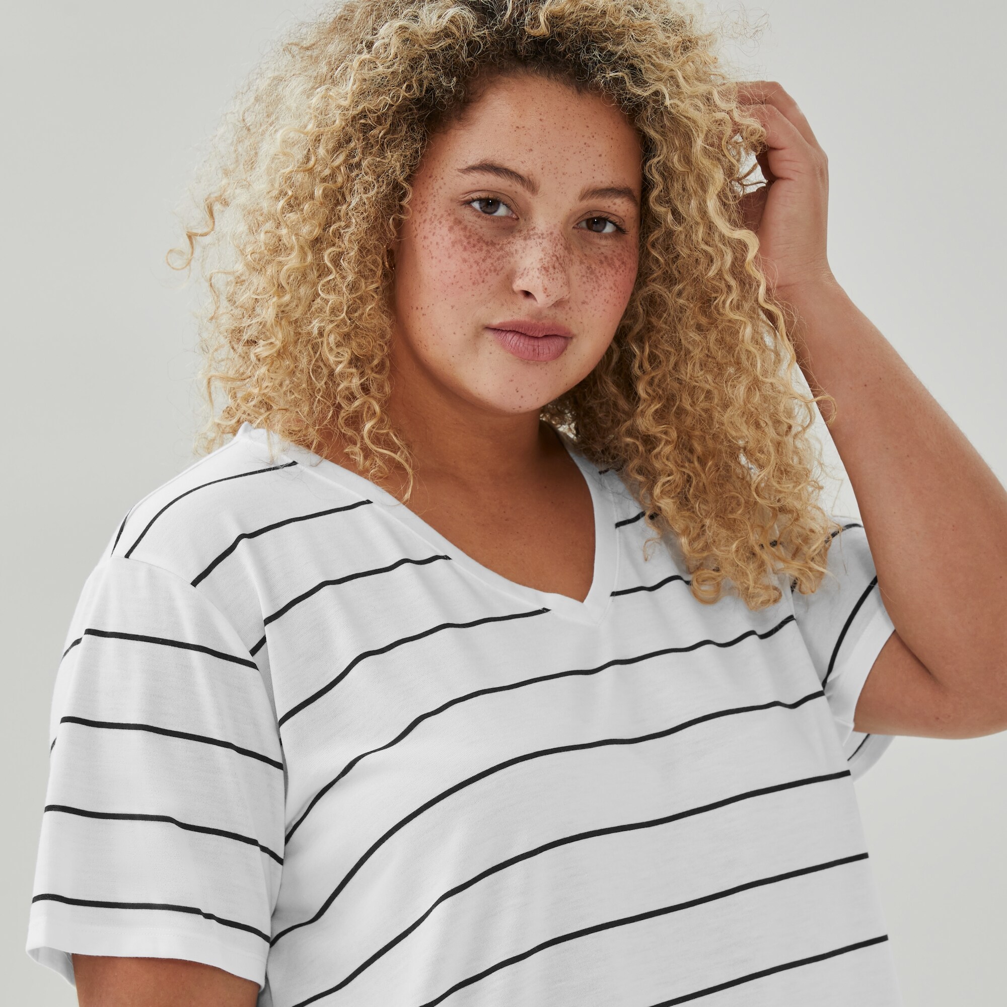T-shirt rayé à col en V Femmes+