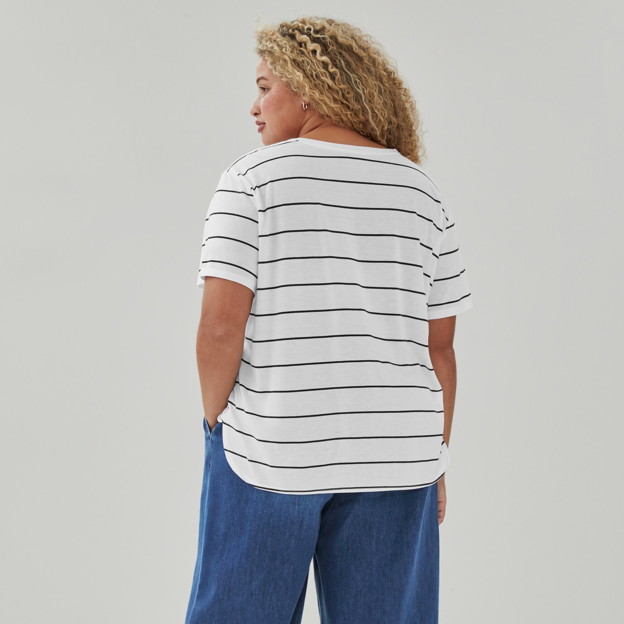 T-shirt rayé à col en V Femmes+