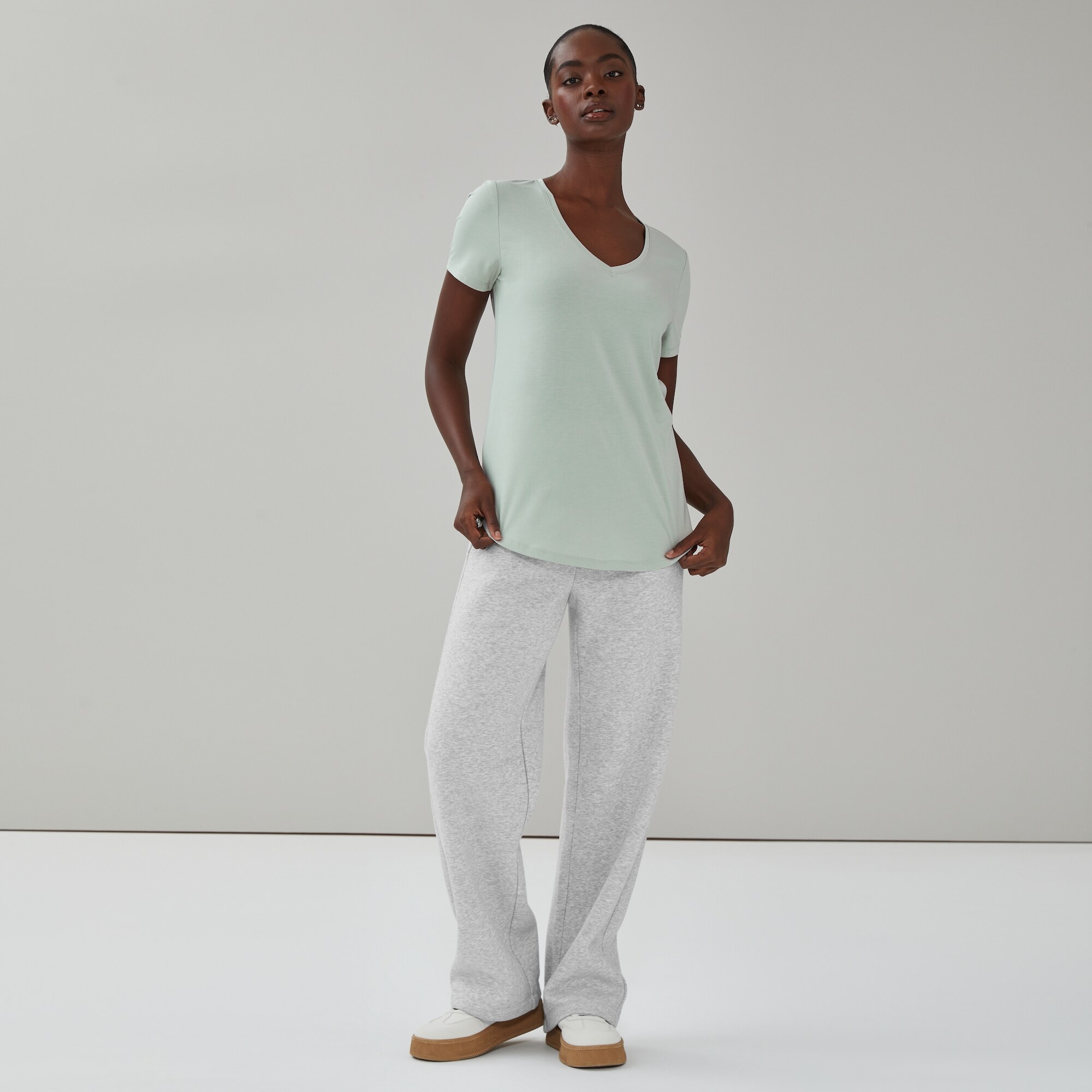 T-shirt sport à col en V