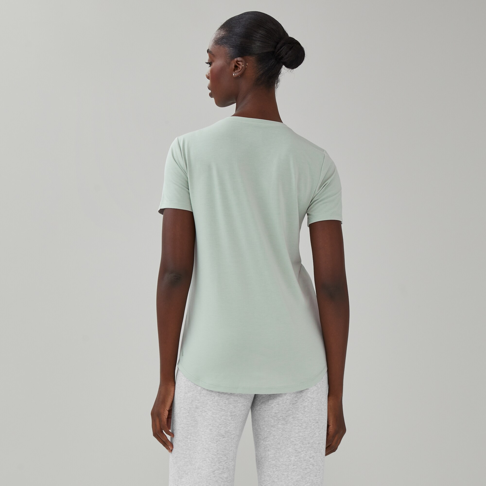T-shirt sport à col en V
