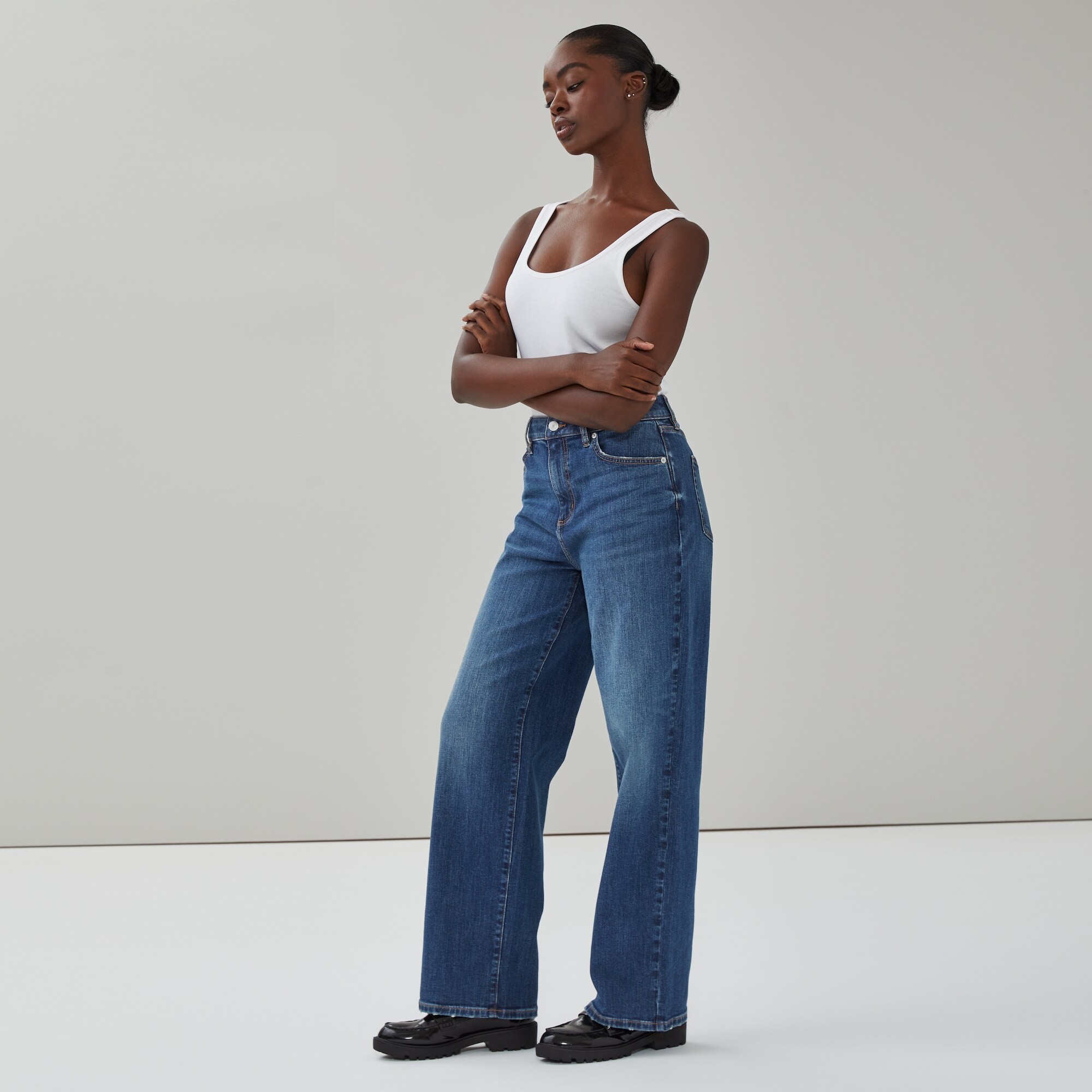Jean délavé foncé à taille haute et à jambe large
