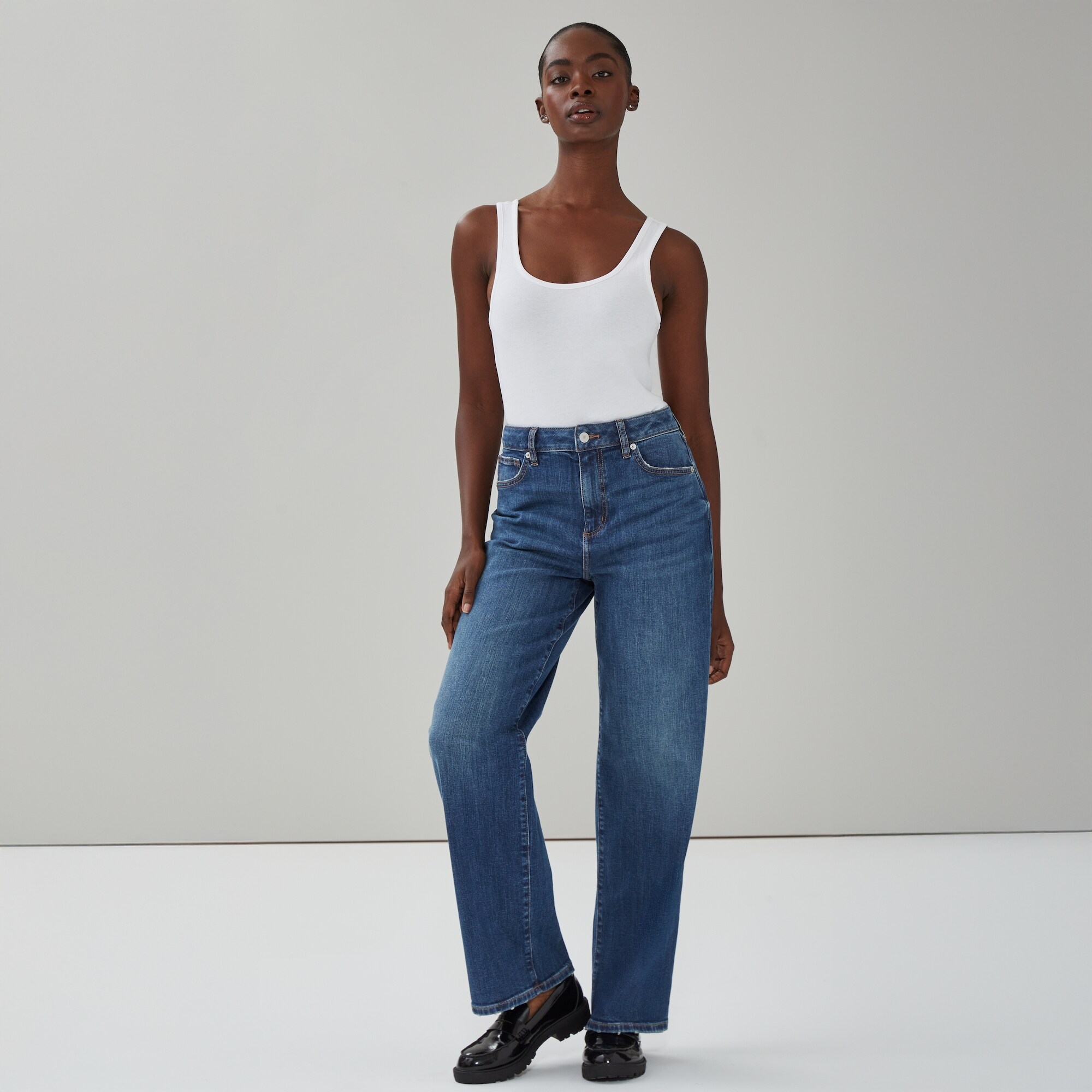 Jean délavé foncé à taille haute et à jambe large