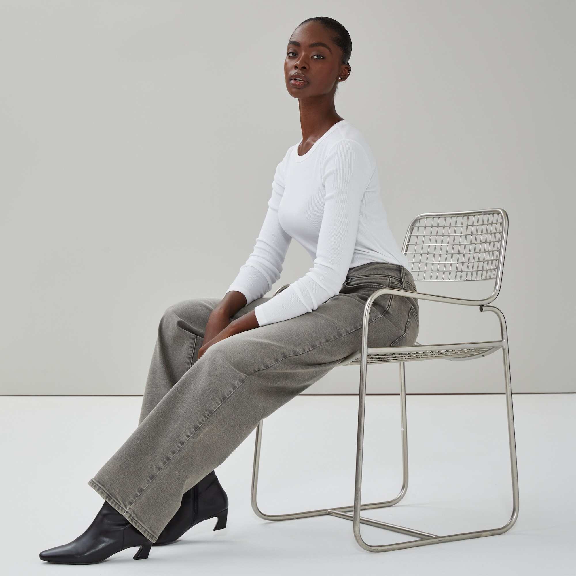 Jean délavé gris à taille haute et à jambe large