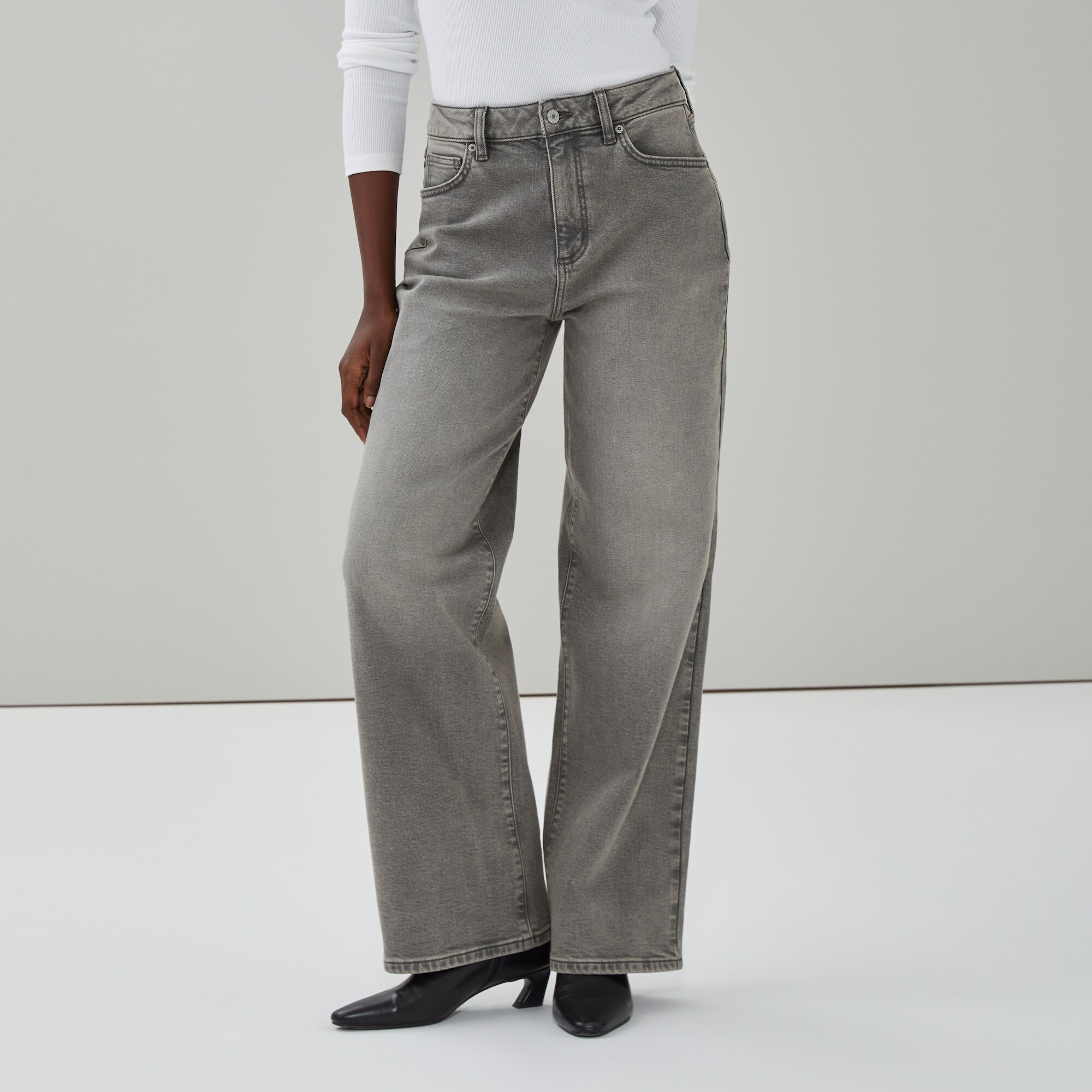 Jean délavé gris à taille haute et à jambe large
