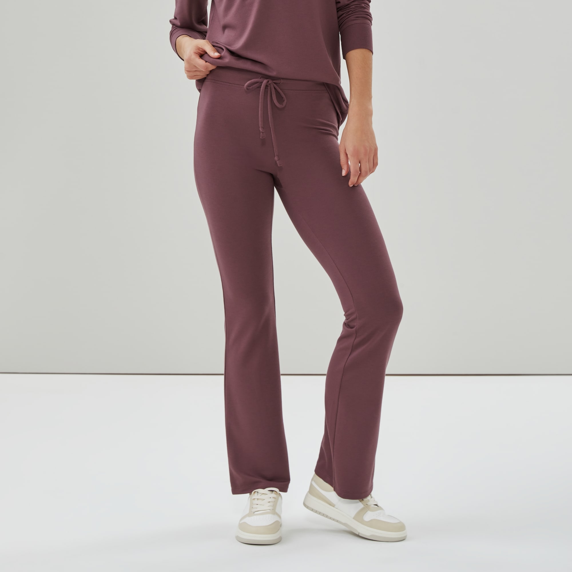Pantalon en molleton évasé, tissu microbouclette