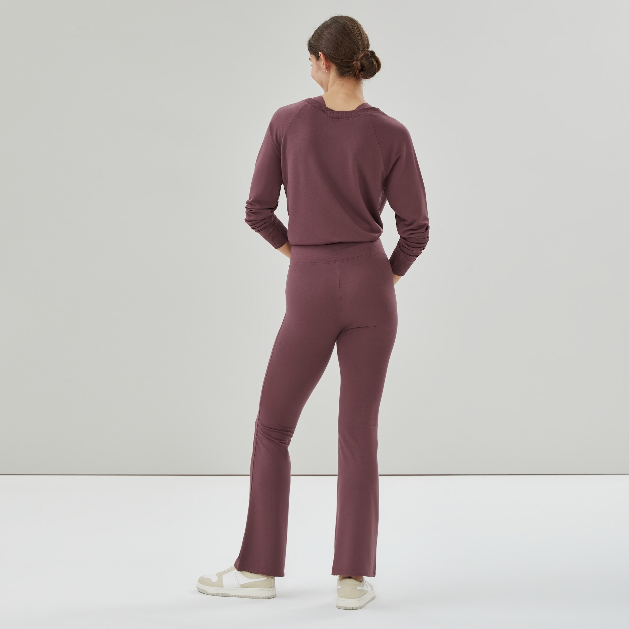 Pantalon en molleton évasé, tissu microbouclette