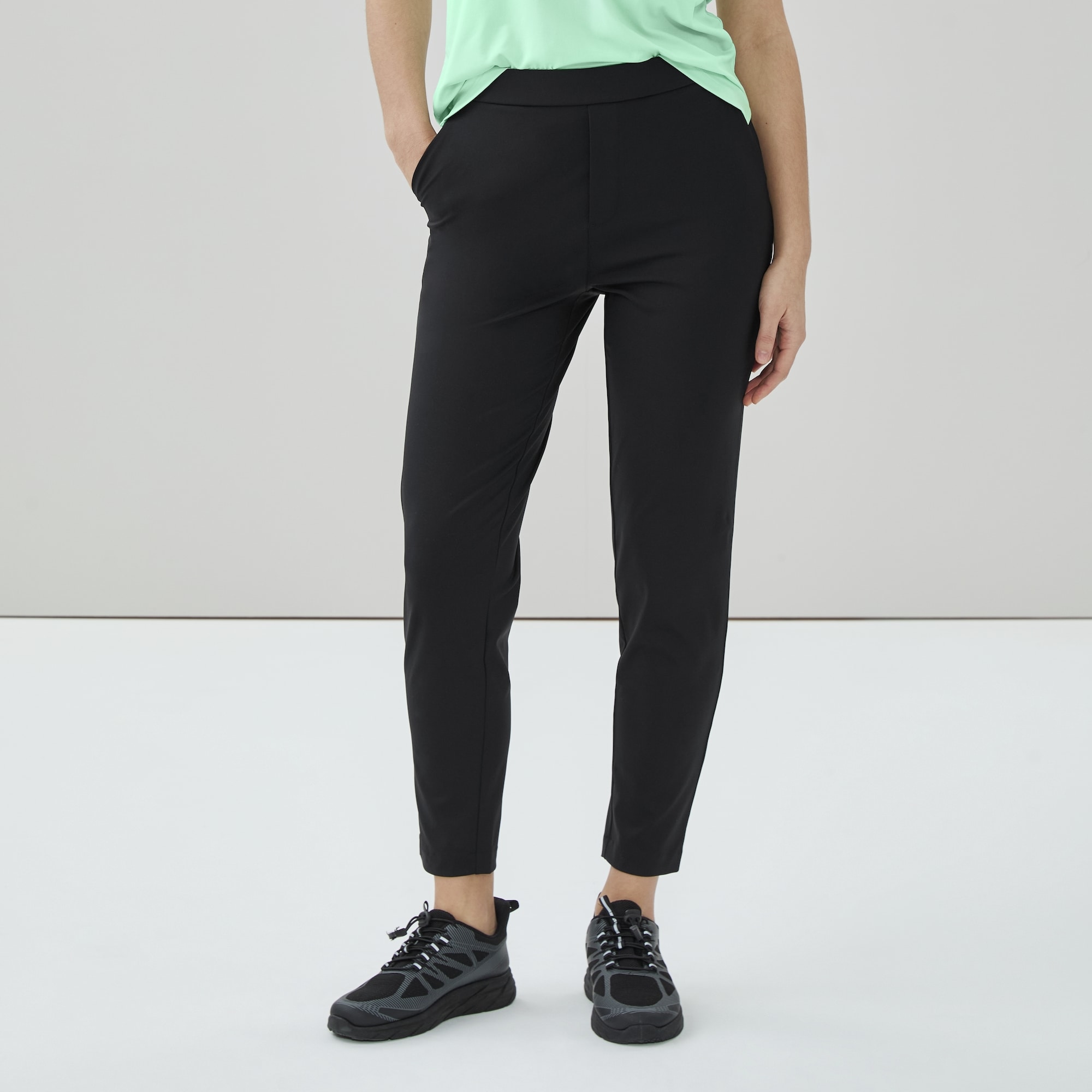 Stretch Golf Pant in Black from Joe Fresh