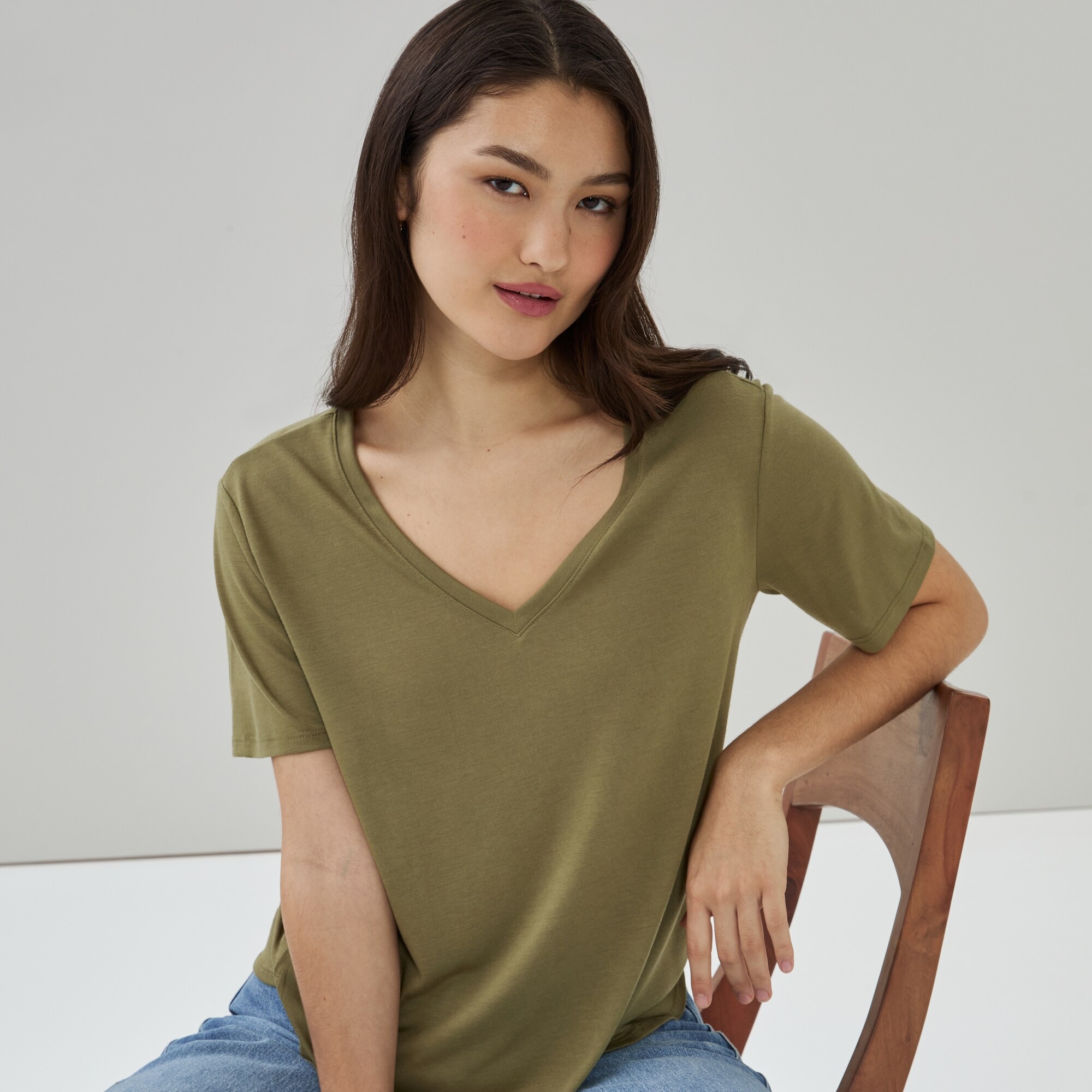T-shirt à col en V