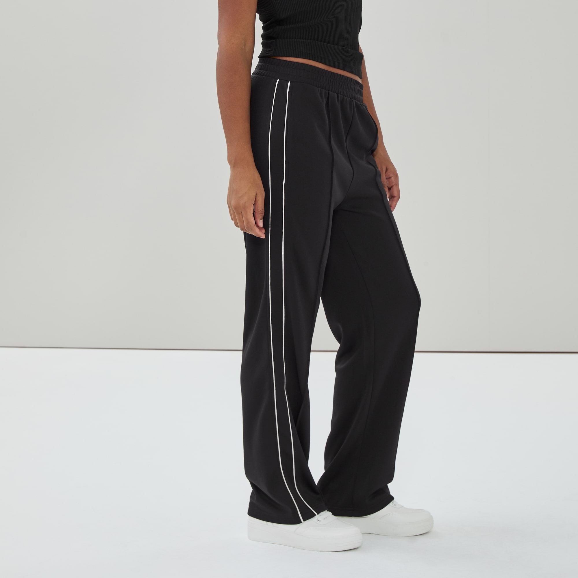 Active Pintuck Track Pant in Black from Joe Fresh