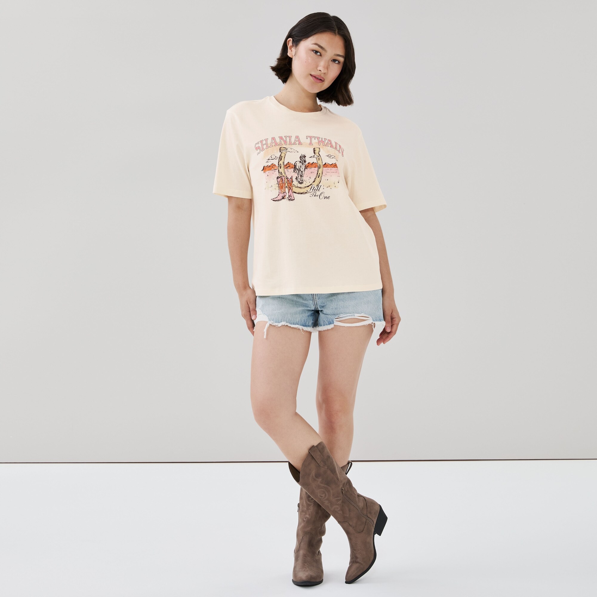 トップス 528 Fruit Loom Cafe Oasis Santa Fe Tee Relaxed Shania Twain Graphic T-Shirt in Sand from Joe Fresh
