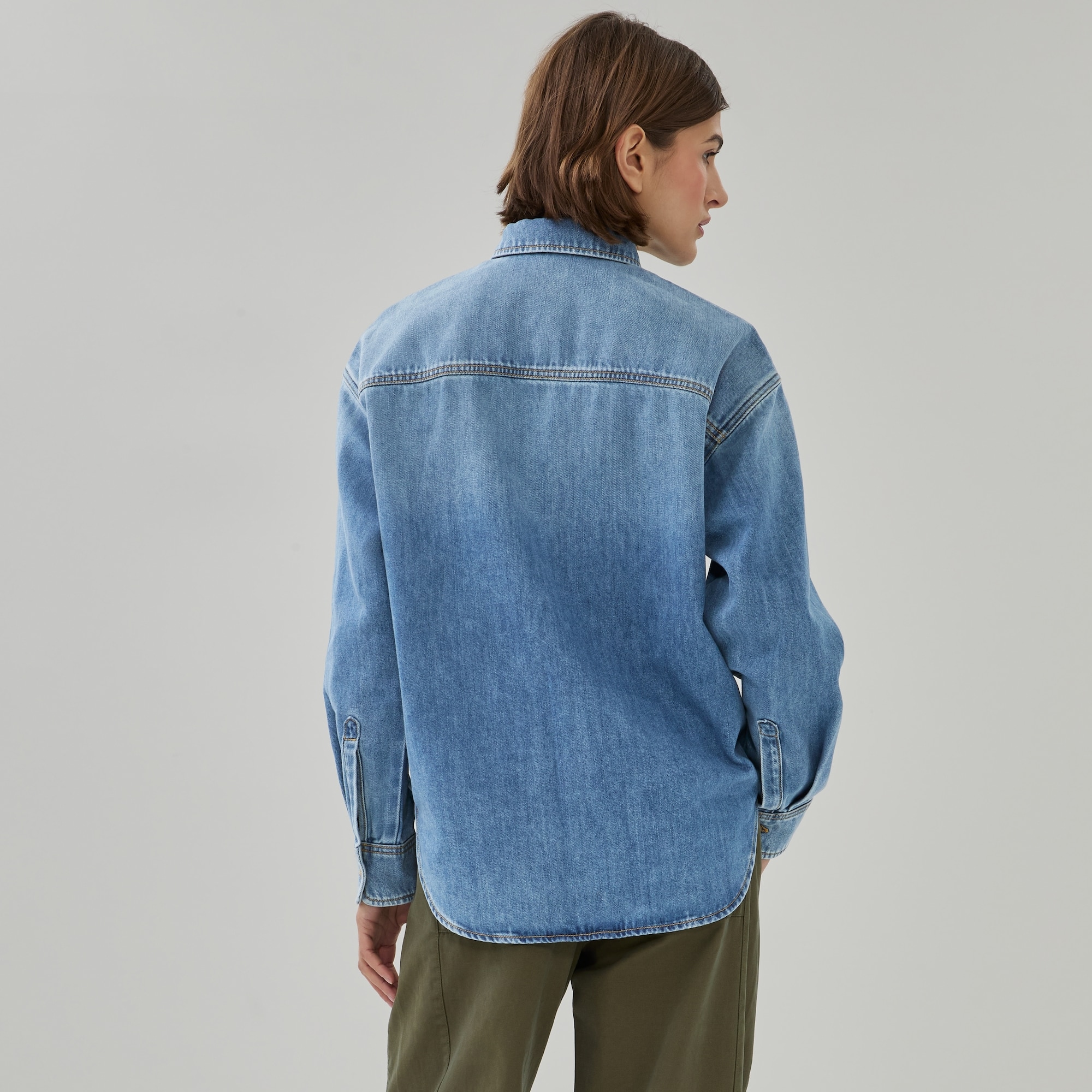 Chemise surdim. à manche longue en denim in Laver Moyen from Joe Fresh