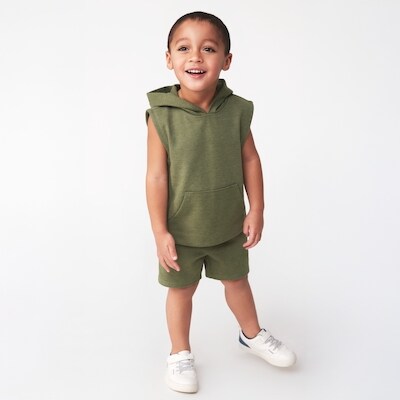 Haut capuchon sport sans manches, petits garons