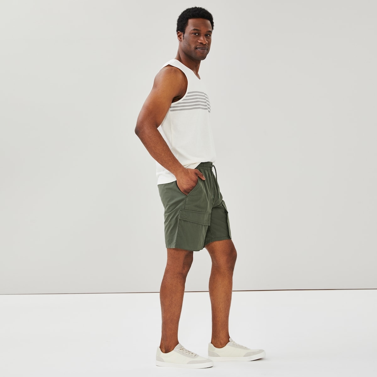 Short cargo dcontract pour hommes - Olive Fonc