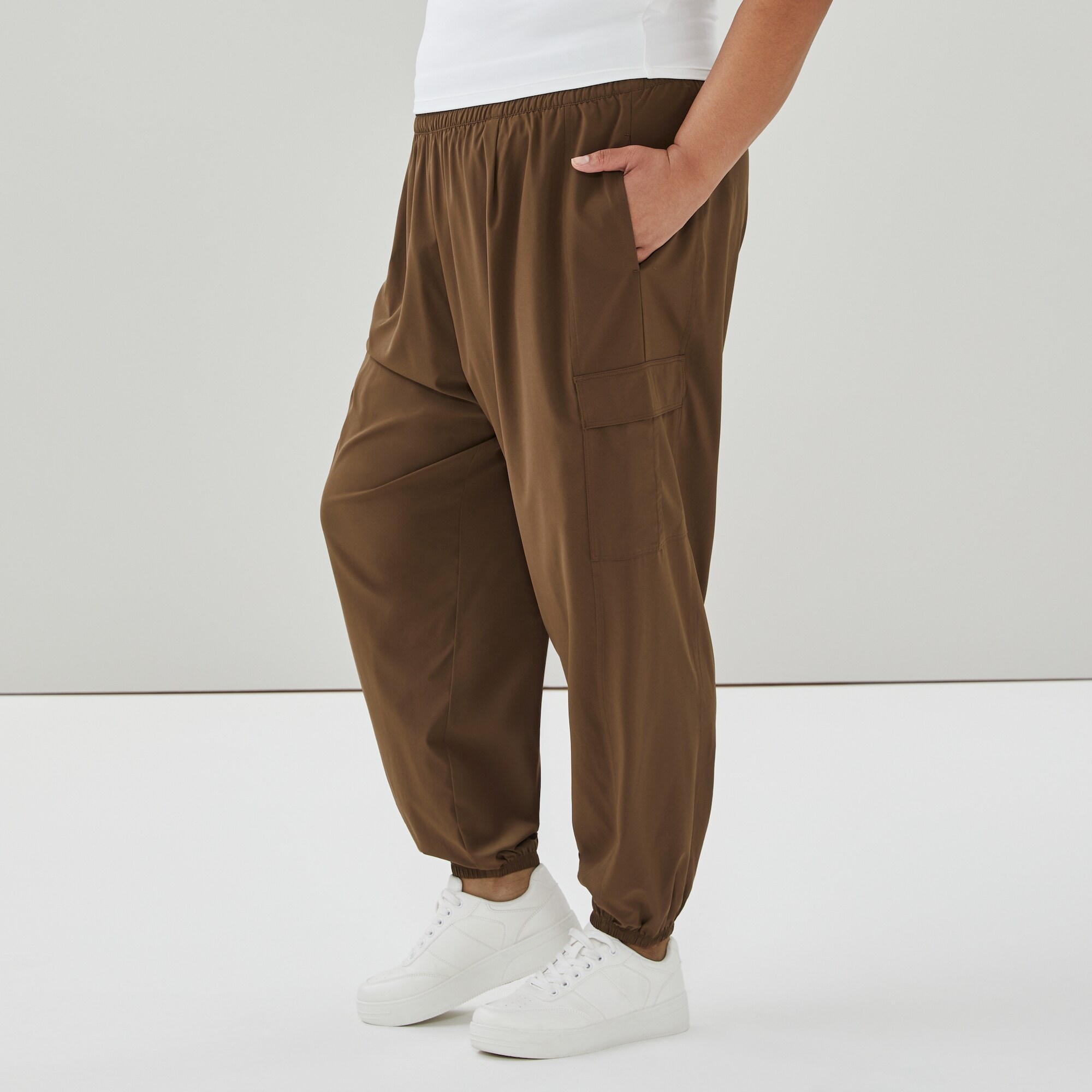 Pantalon de jogging cargo sport court Femmes+ dans Brun Kaki Joe Fresh