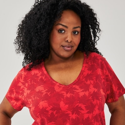 Joe Fresh T-shirt sport Canada à col en V Femmes+ 1 ea, 12,00 $/1ch