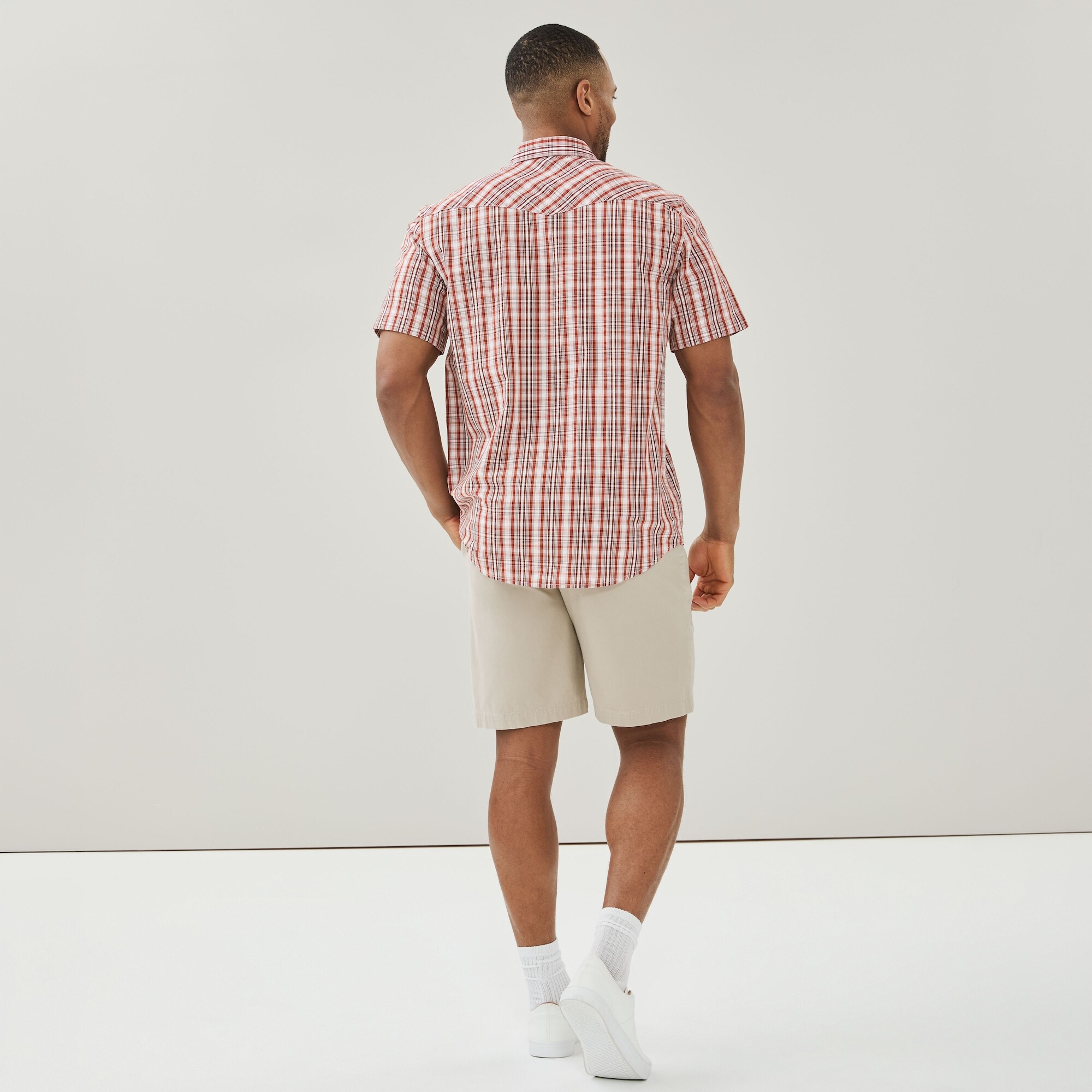 Chemise boutonnée à carreaux pour hommes