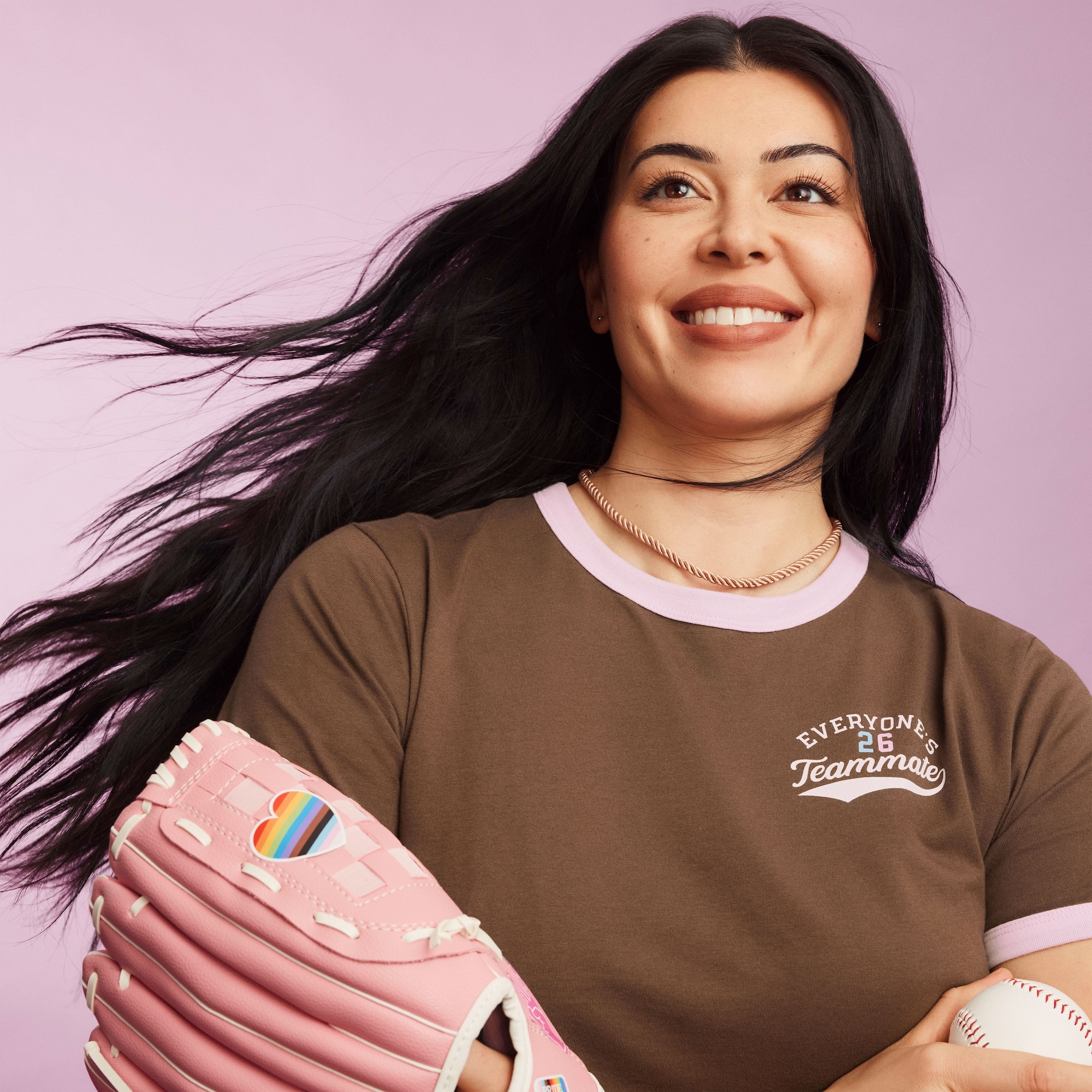 T-shirt à bordure contrastante Fierté pour adultes
