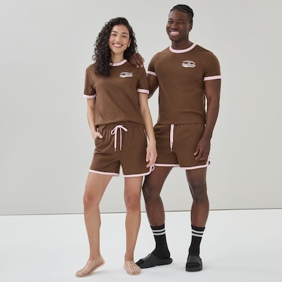 Short de style universitaire Fierté pour adultes - Brun Foncé