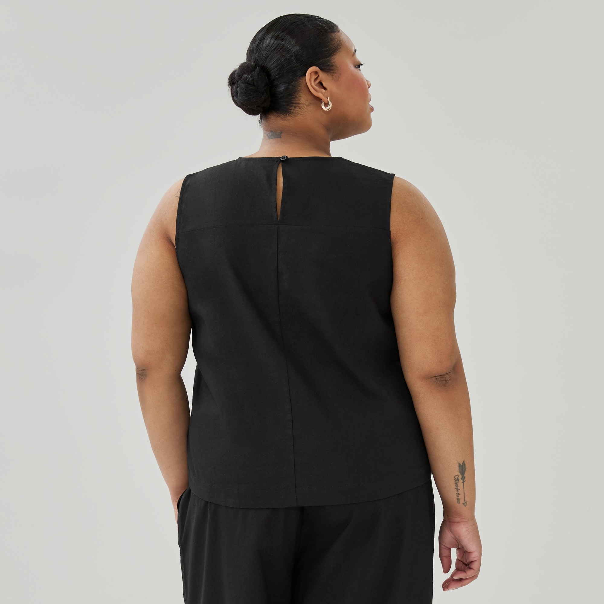 Women+ Linen Cotton Tank in JF Black from Joe Fresh