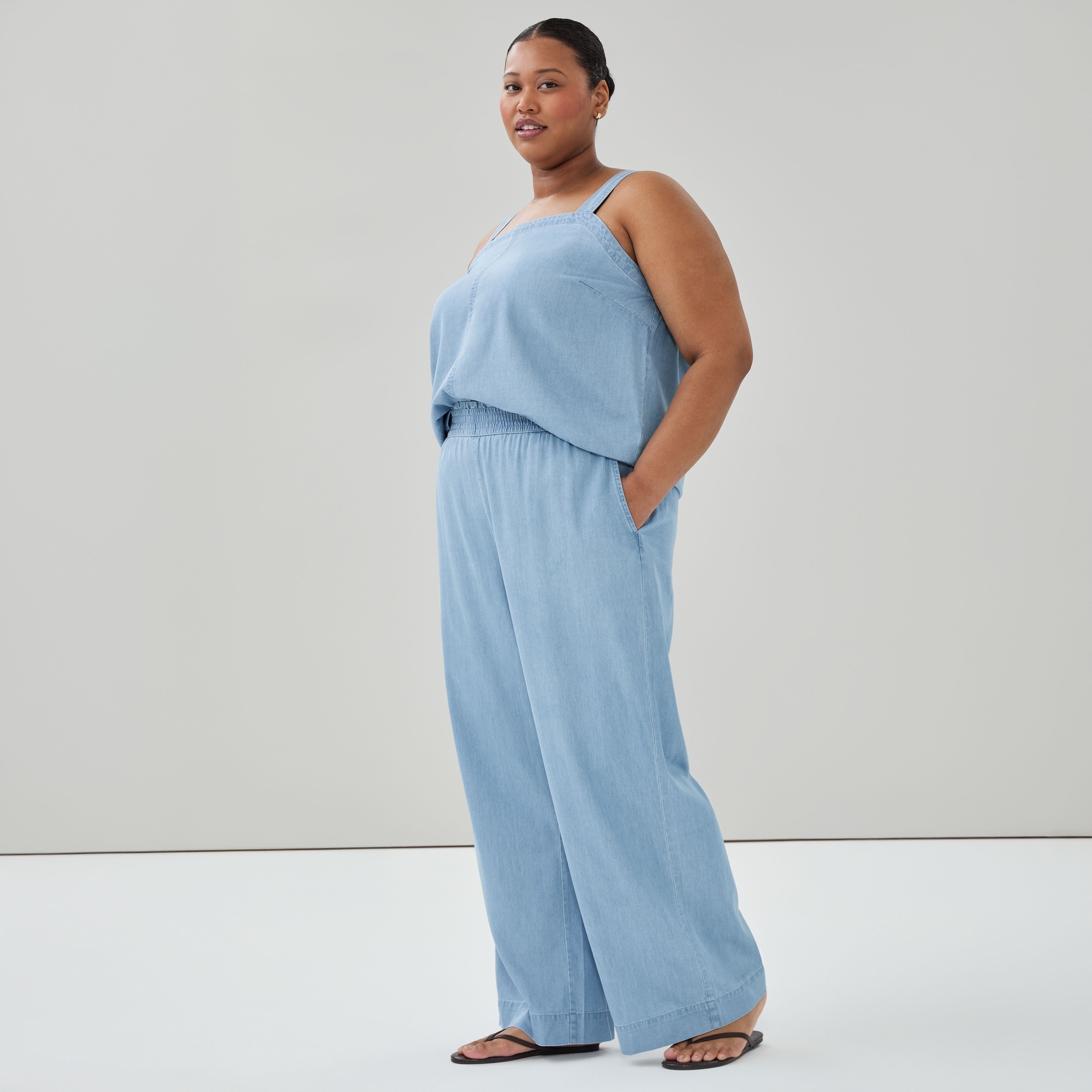 美青 20ss Deuxieme Classe WIDE LINEN Pantalon en chambray délavé clair Femmes+ in Laver Pâle from Joe Fresh
