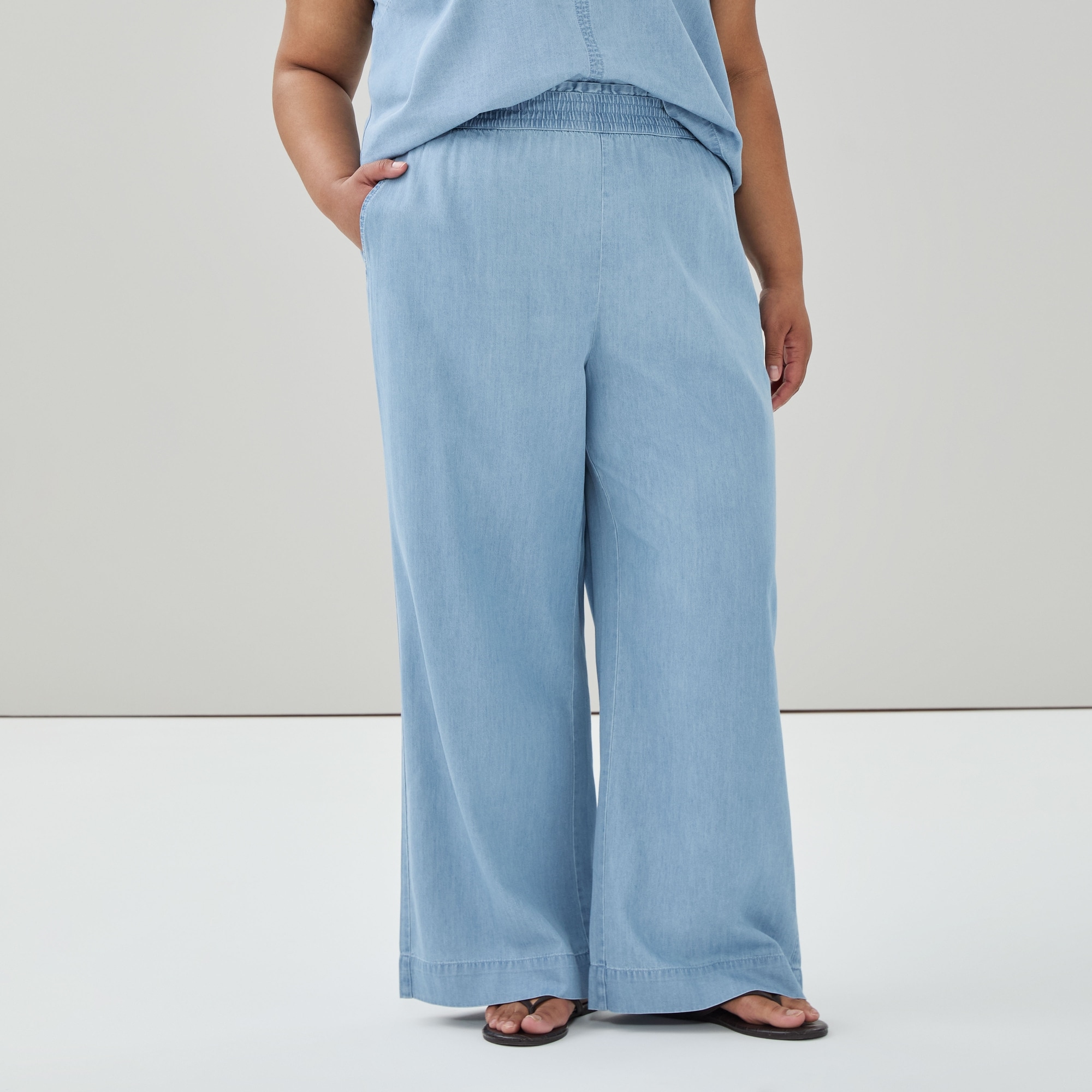 Pantalon en chambray délavé clair Femmes+ in Laver Pâle from Joe Fresh